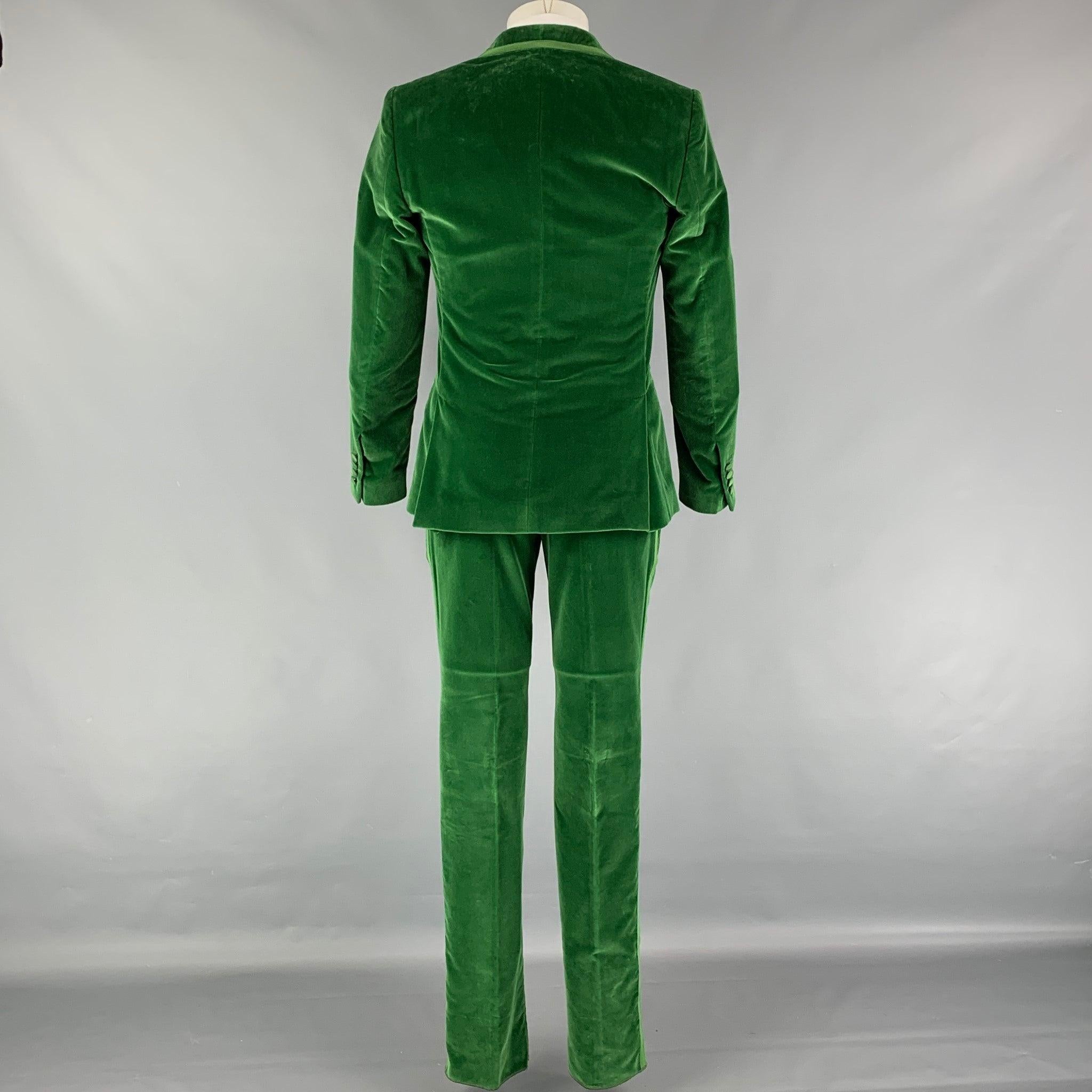 DOLCE & GABBANA Size 36 R Green Velvet Double Breasted Shawl 3 Piece Suit In Good Condition For Sale In San Francisco, CA