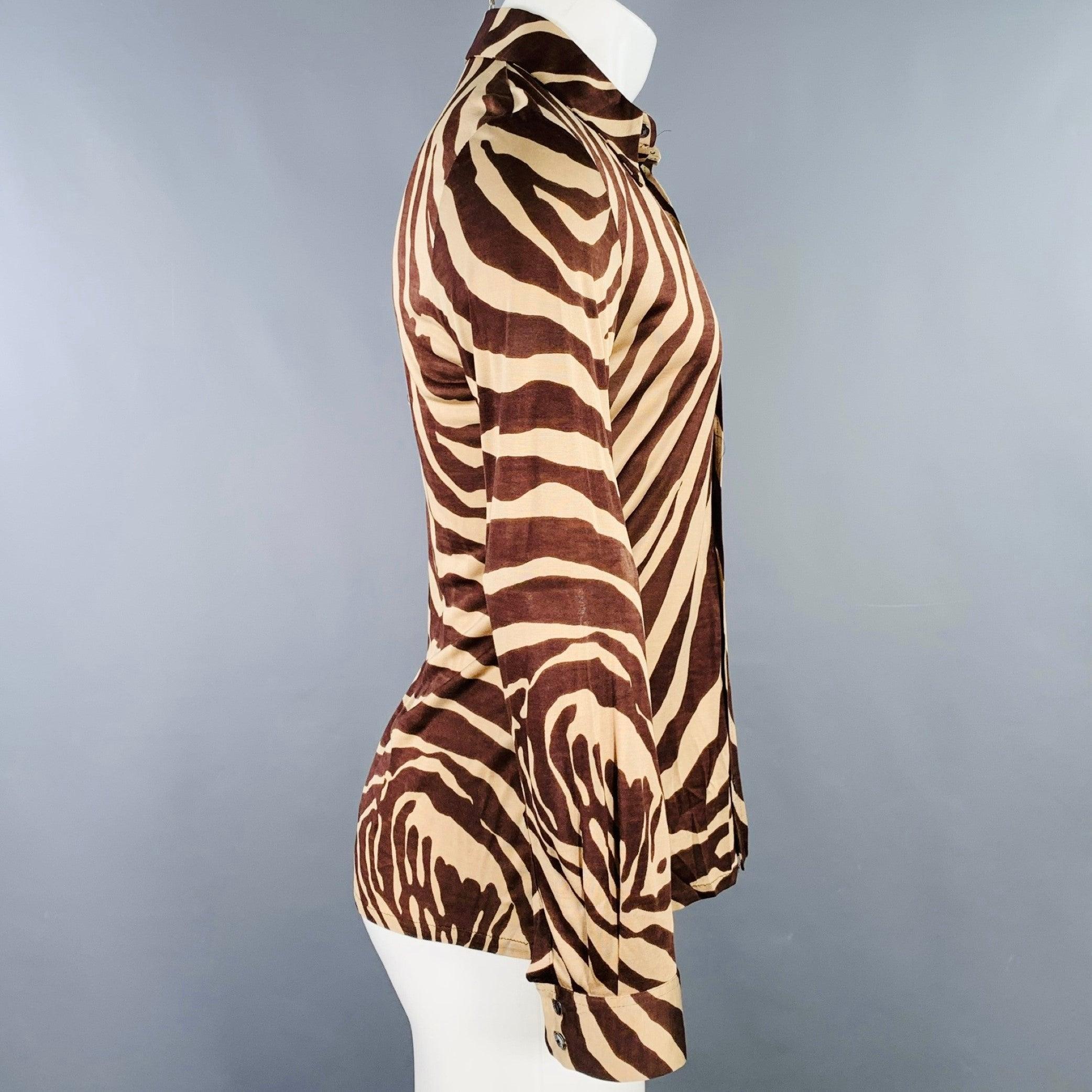 DOLCE & GABBANA long sleeve shirt
in a tan and brown silk featuring an animal print, curved cutaway collar, and button closure. Made in Italy.Excellent Pre-Owned Condition. 

Marked:   IT 46 

Measurements: 
 
Shoulder: 17 inches Chest: 38 inches