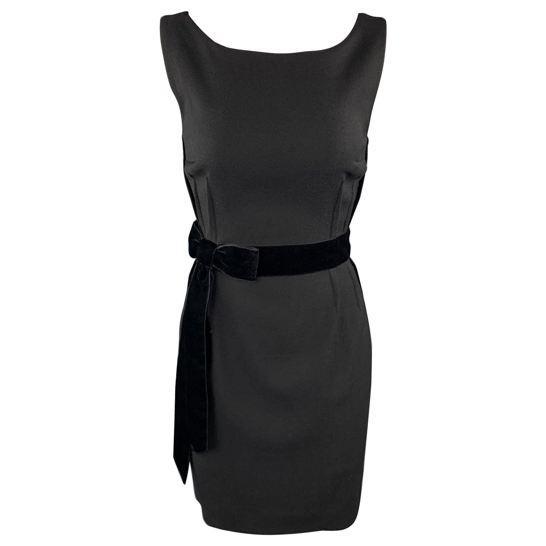 Dolce & Gabbana Size 4 Black Virgin Wool Sleeveless Velvet Bow Shift Dress (robe droite sans manches en velours)