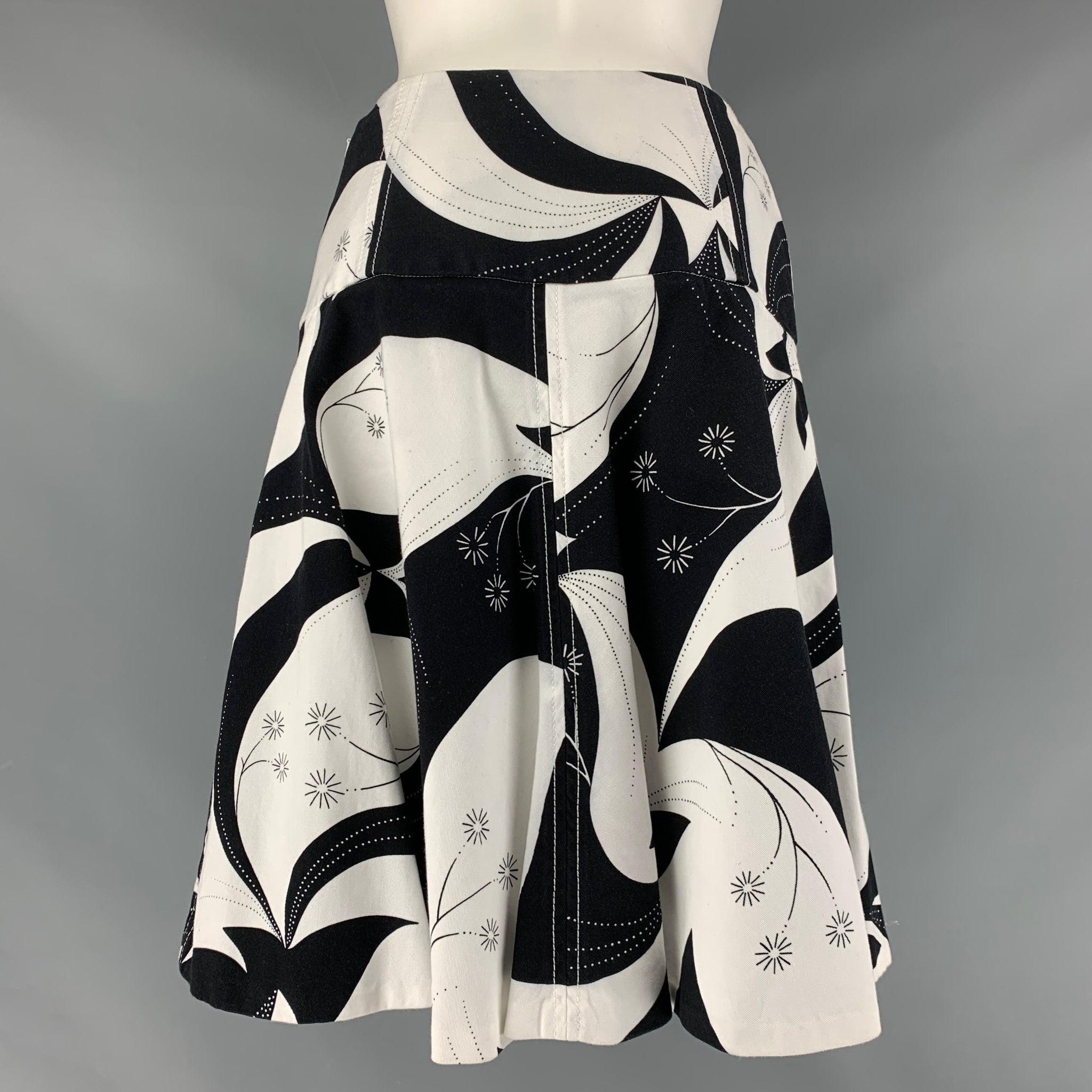 DOLCE & GABBANA Size 4 Black White Cotton Abstract Circle Skirt In Excellent Condition For Sale In San Francisco, CA