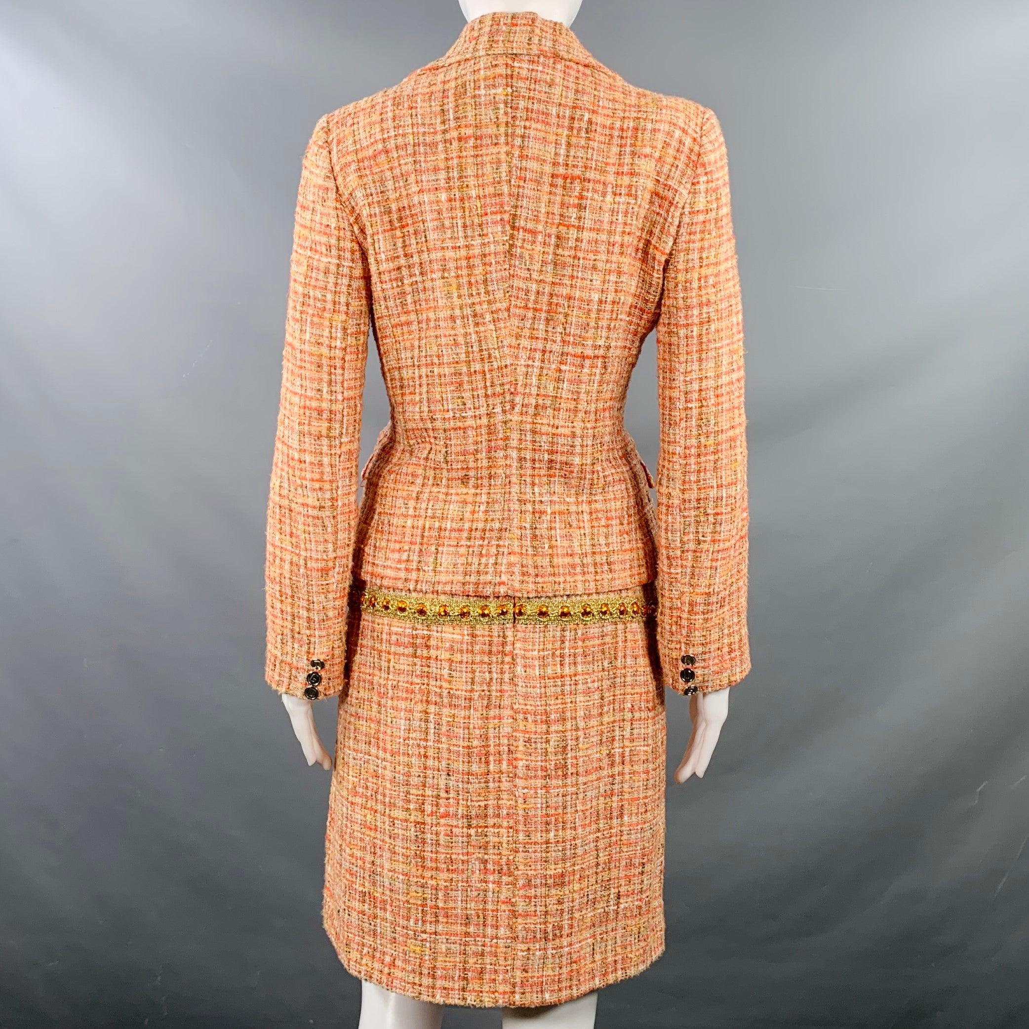 DOLCE & GABBANA skirt suit set
in an orange and gold tone cotton blend tweed and includes a three button closure jacket with a matching bead embellished skirt.
Made in Italy.Very Good Pre-Owned Condition. Minor signs of wear. 

Marked:   IT 40