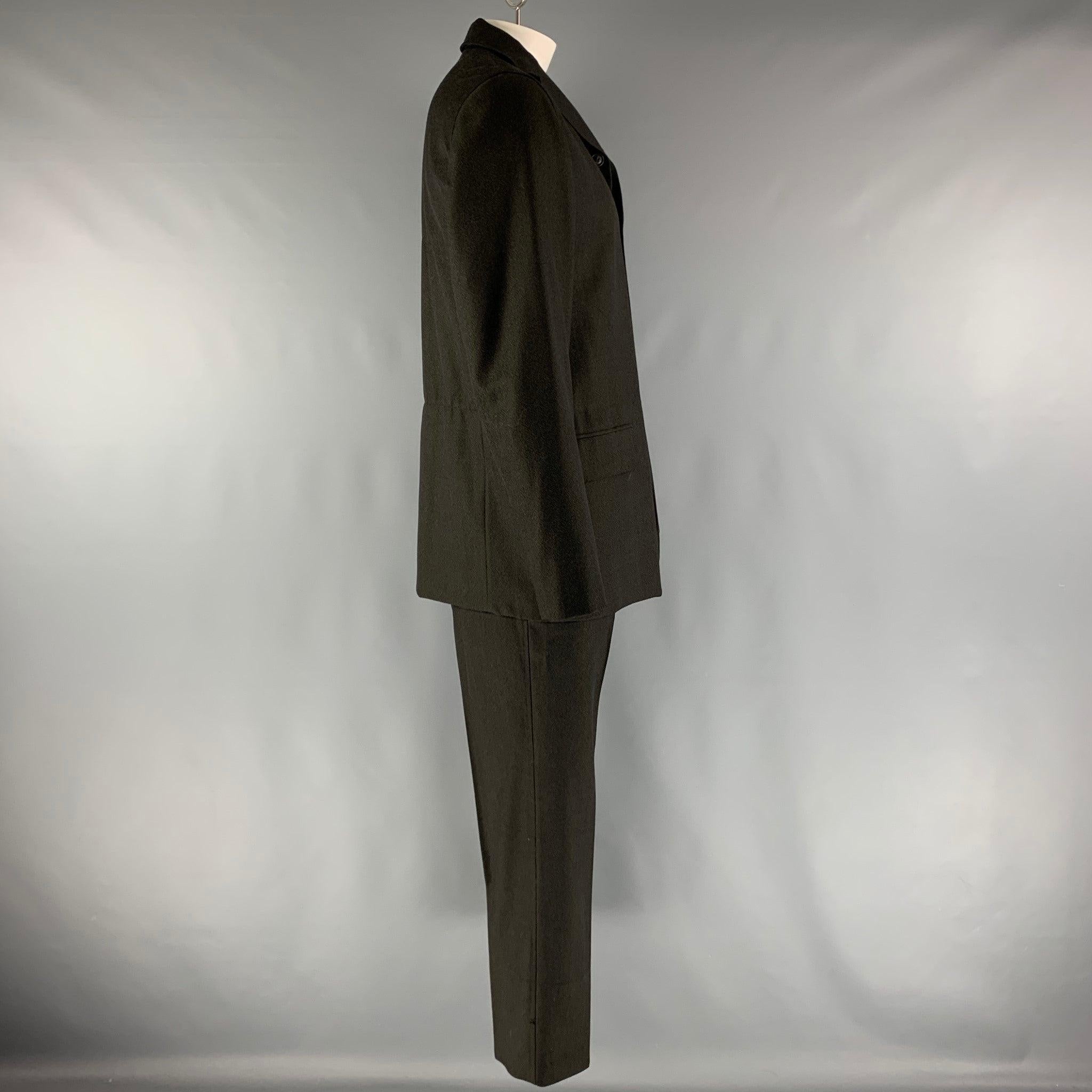 DOLCE & GABBANA  Size 40 Black Twill Wool Single breasted 36 29 Suit In Good Condition For Sale In San Francisco, CA