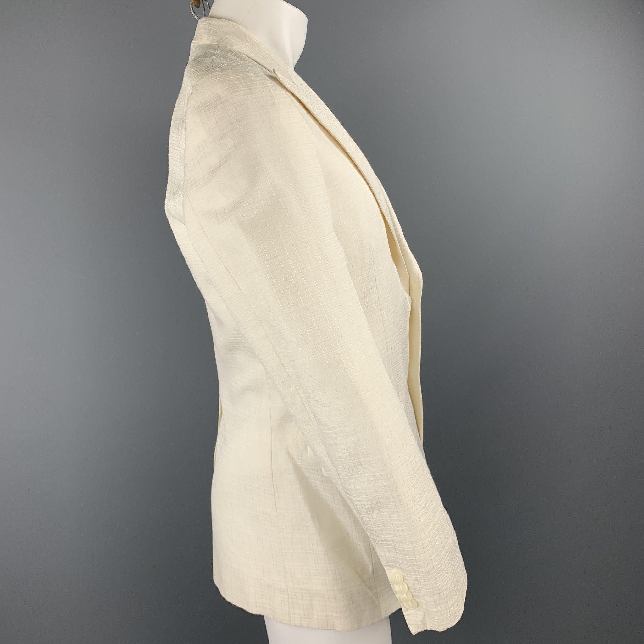 DOLCE & GABBANA Size 40 Cream Textured Cotton / Silk Peak Lapel Sport Coat For Sale 1