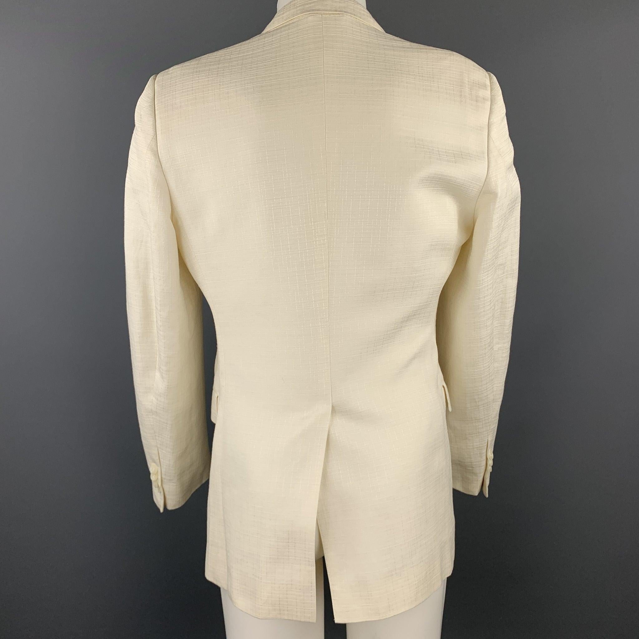 DOLCE & GABBANA Size 40 Cream Textured Cotton / Silk Peak Lapel Sport Coat For Sale 2