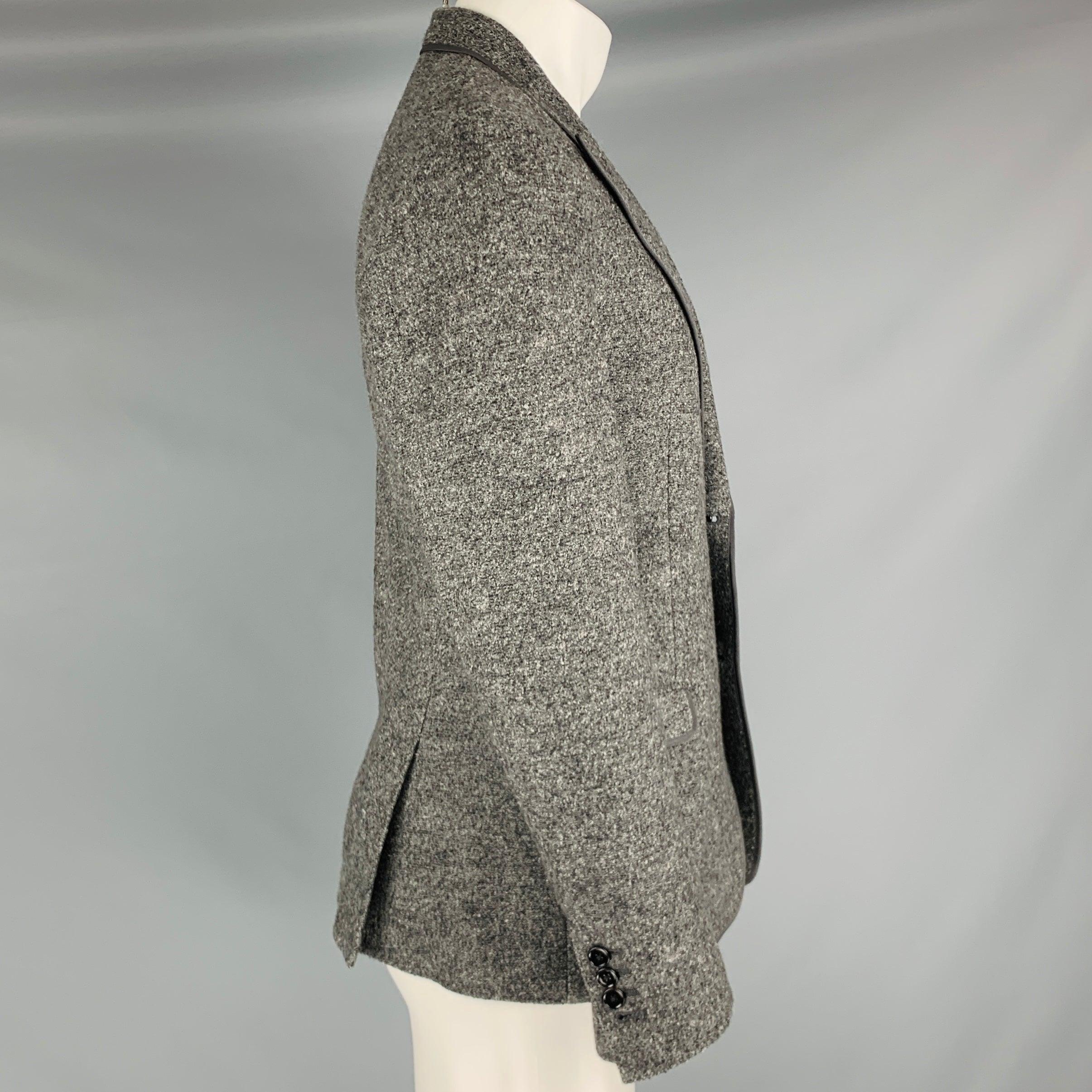 DOLCE & GABBANA Size 40 Grey Black Heather Wool Peak Lapel Sport Coat In Good Condition In San Francisco, CA