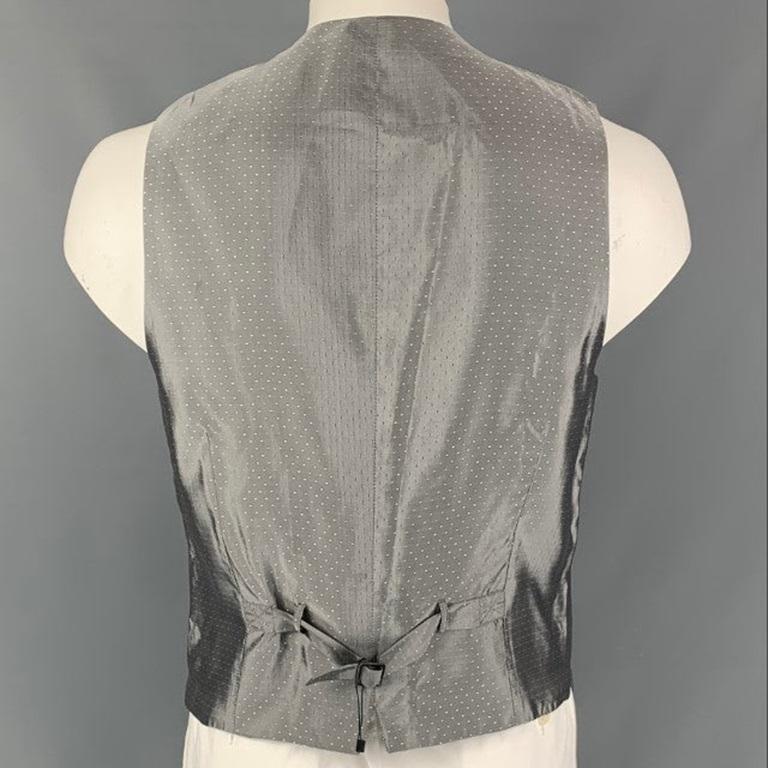 DOLCE & GABBANA Size 40 Grey Solid Wool &  Silk Buttoned Vest In Excellent Condition For Sale In San Francisco, CA