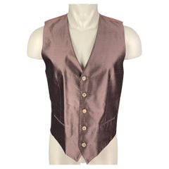 DOLCE
GABBANA Size 40 Mauve Silk Buttoned Vest DOLCE
GABBANA Size 40 Mauve Silk Buttoned Vest