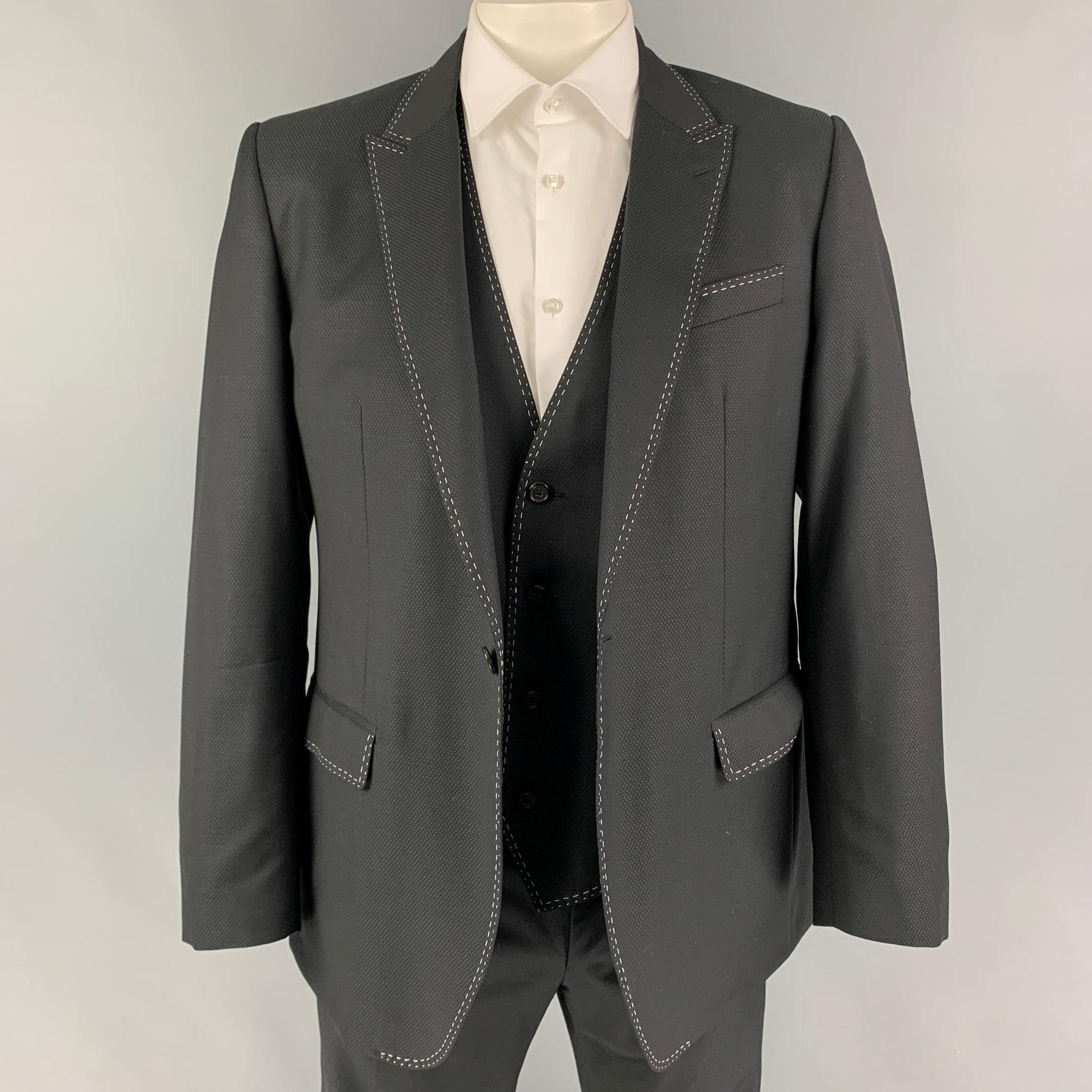DOLCE & GABBANA Size 42 Black Contrast Stitch Wool Peak Lapel 3 Piece Suit In Excellent Condition For Sale In San Francisco, CA