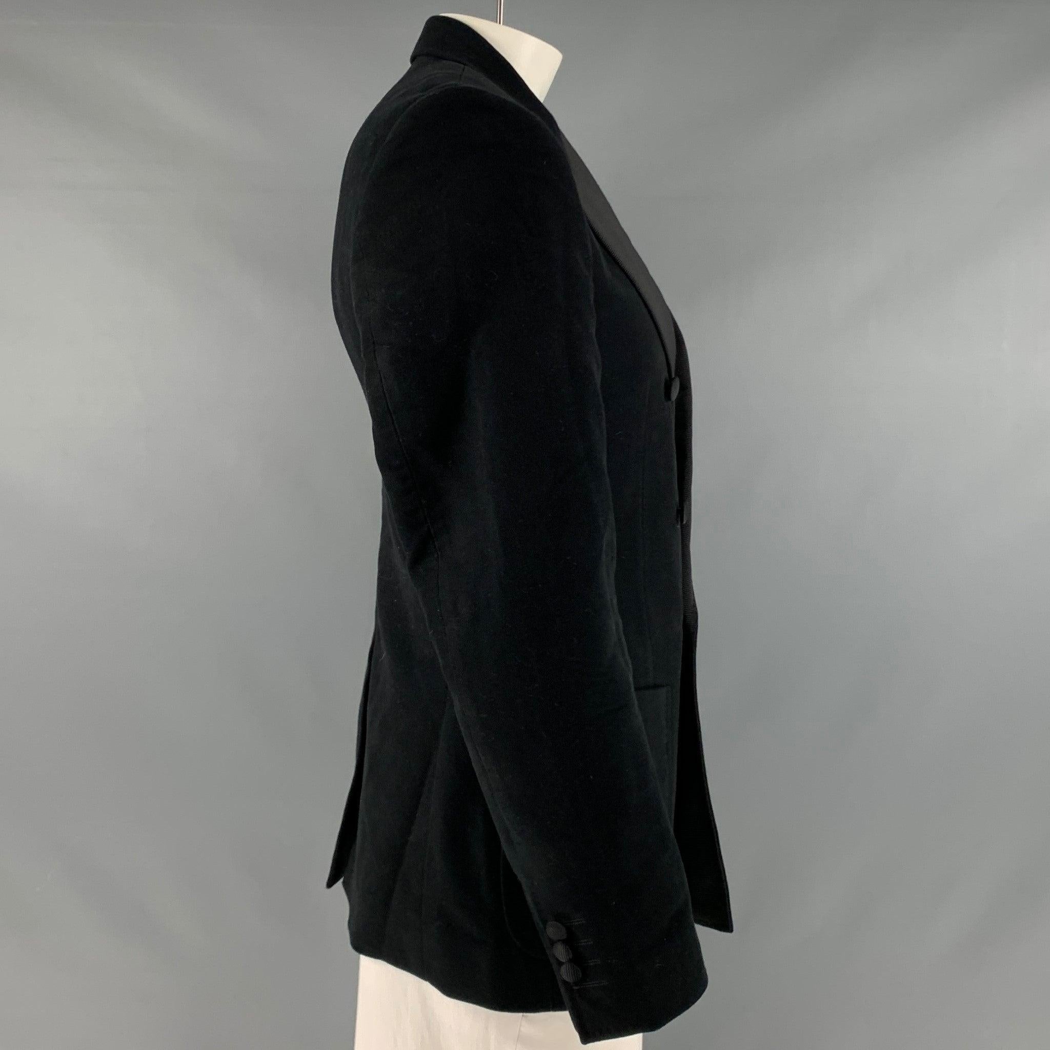 DOLCE & GABBANA sport coat
in a black cotton blend featuring peak lapel, double breasted style, single vented back, and single button closure. Made in Italy.Excellent Pre-Owned Condition. 

Marked:   IT 52 

Measurements: 
 
Shoulder: 18 inches