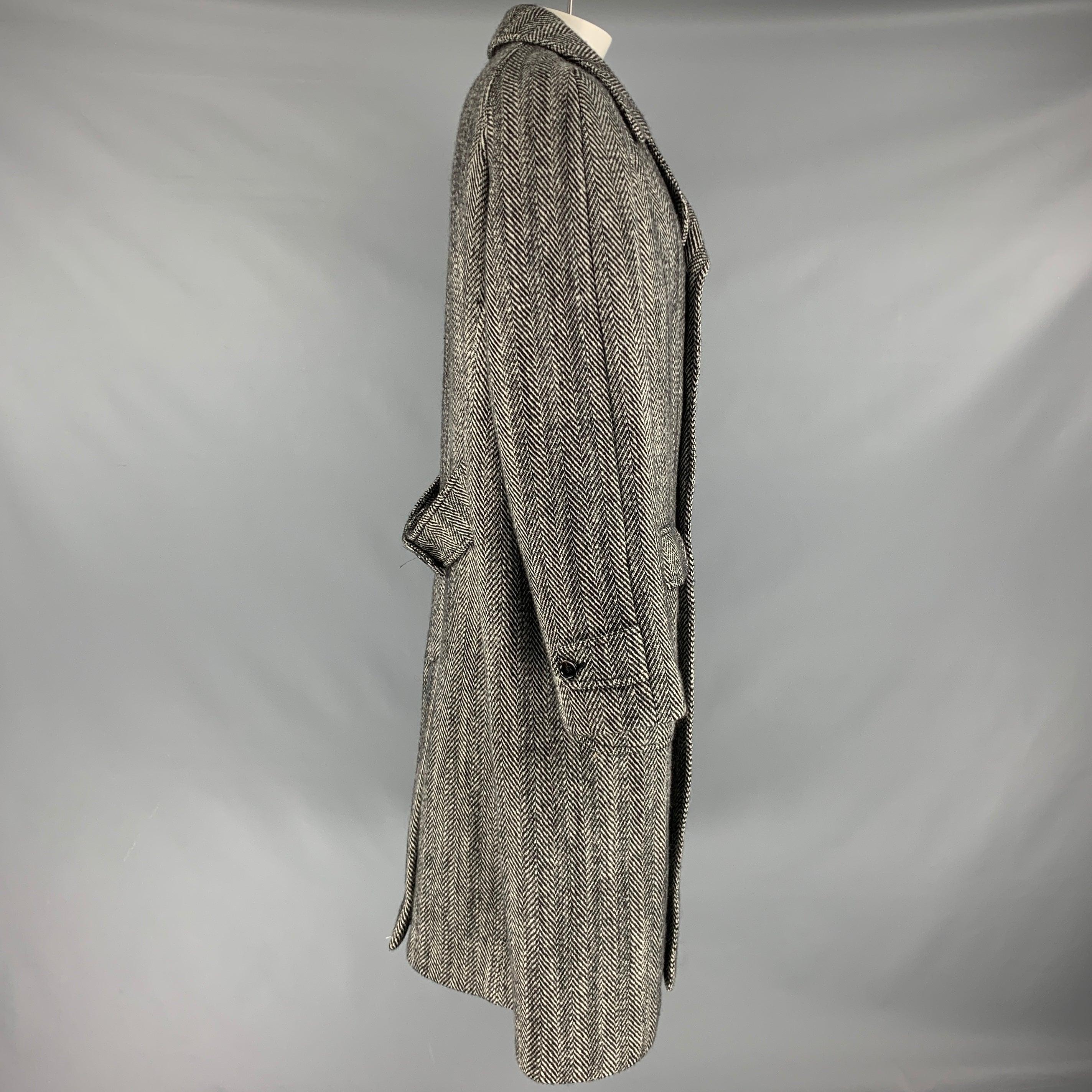 DOLCE & GABBANA Größe 42 Schwarzer weißer Mantel mit Fischgrätenmuster aus Wollmischung im Zustand „Hervorragend“ im Angebot in San Francisco, CA