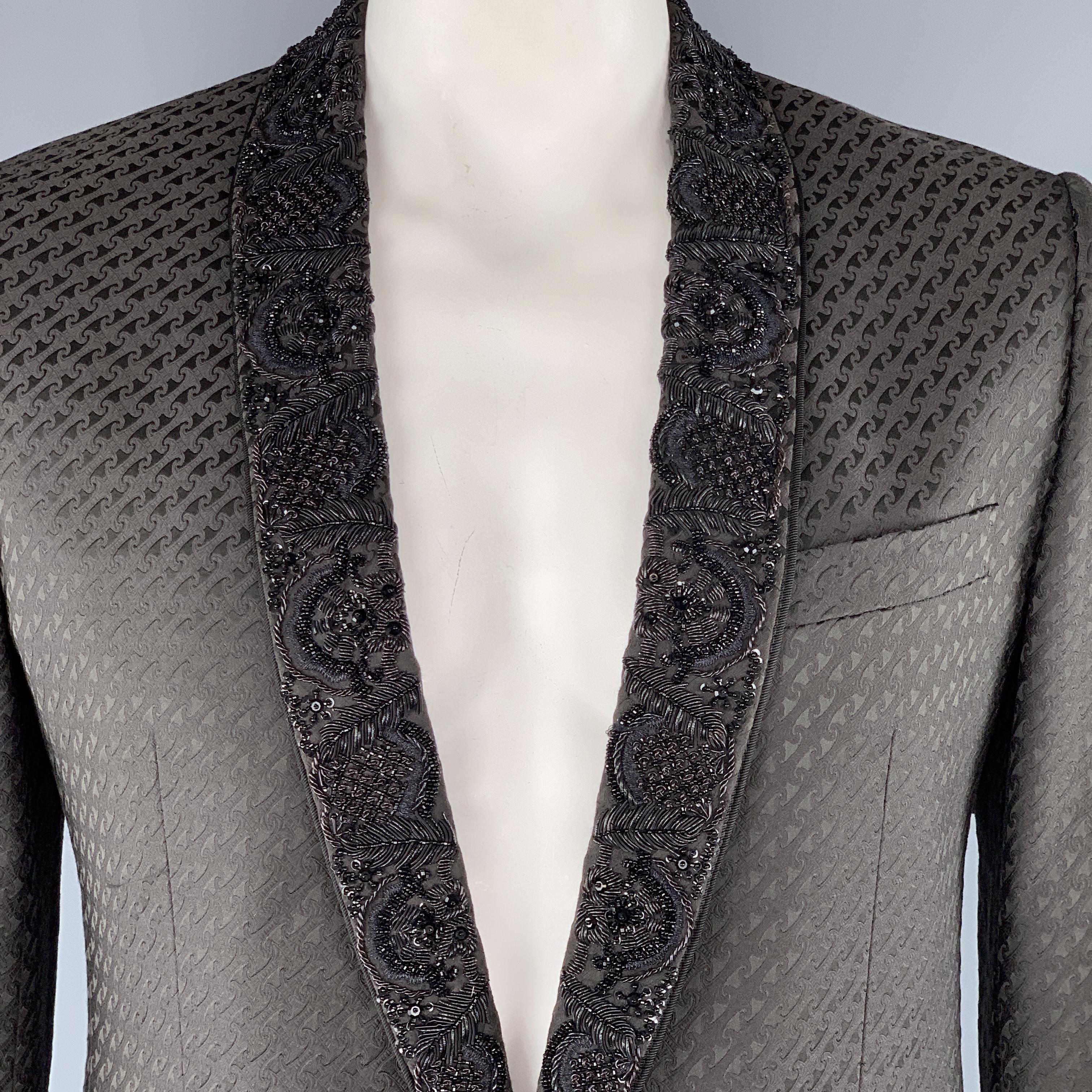 DOLE & GABBANA sport coat comes in taupe brown pattern jacquard with a single breasted, one button front, faile ribbon piping, and intricate floral beaded shawl collar lapel. Made in Italy.

Excellent Pre-Owned Condition.
Marked: IT