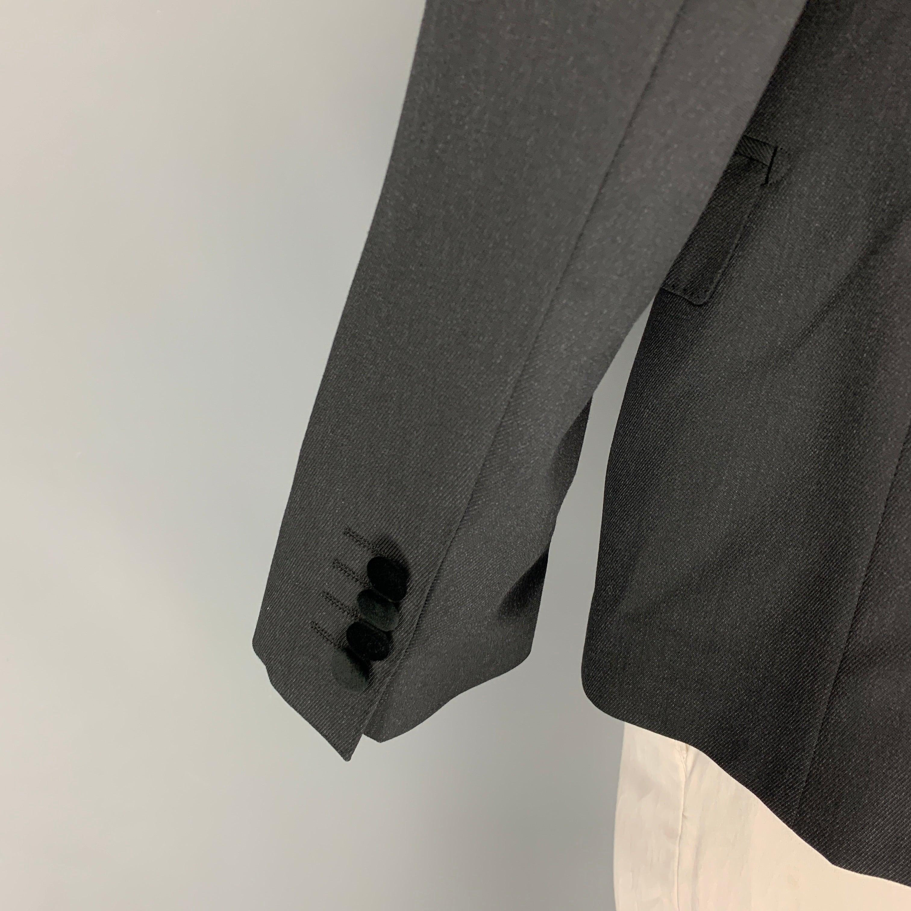 DOLCE & GABBANA Size 42 Grey Charcoal Wool Peak Lapel Sport Coat In Good Condition For Sale In San Francisco, CA