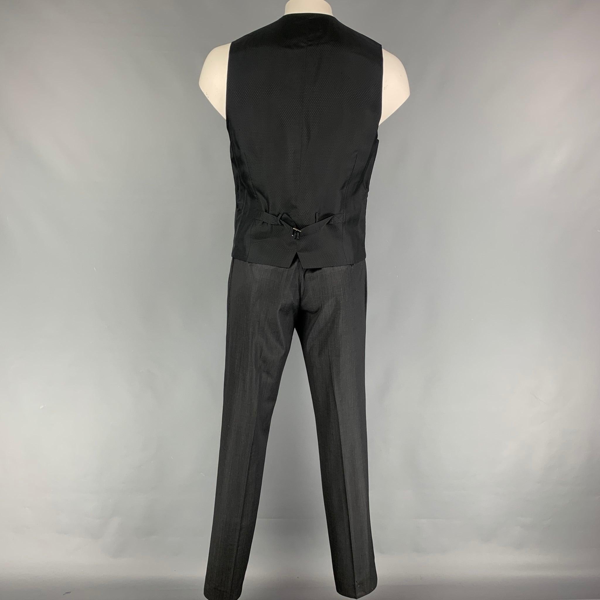 Dolce & Gabbana Taille 42 Regular Charcoal Black Wool Blend Vest Suit Excellent état - En vente à San Francisco, CA
