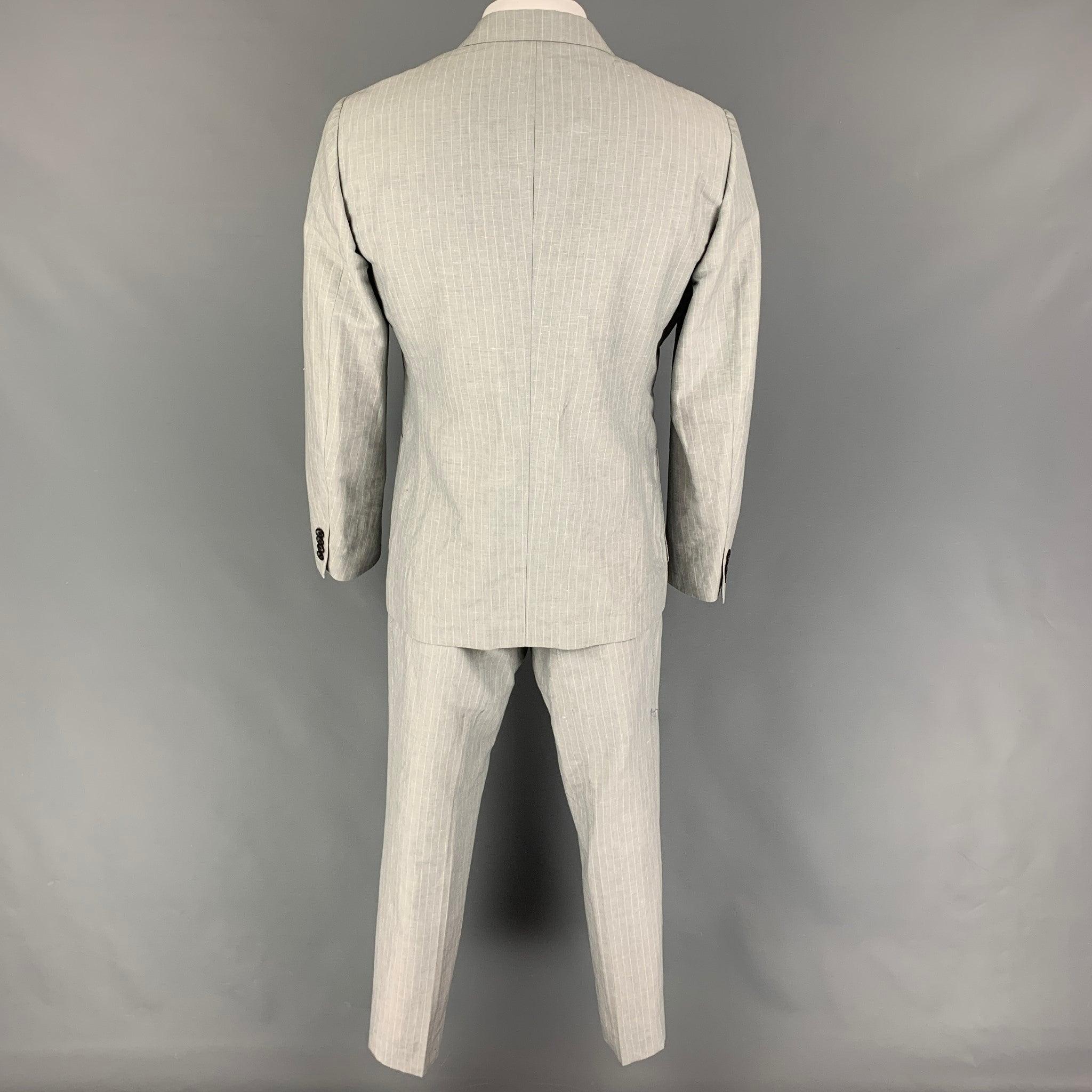 DOLCE & GABBANA - Costume à revers en lin et coton à rayures gris clair, taille 46 Bon état - En vente à San Francisco, CA