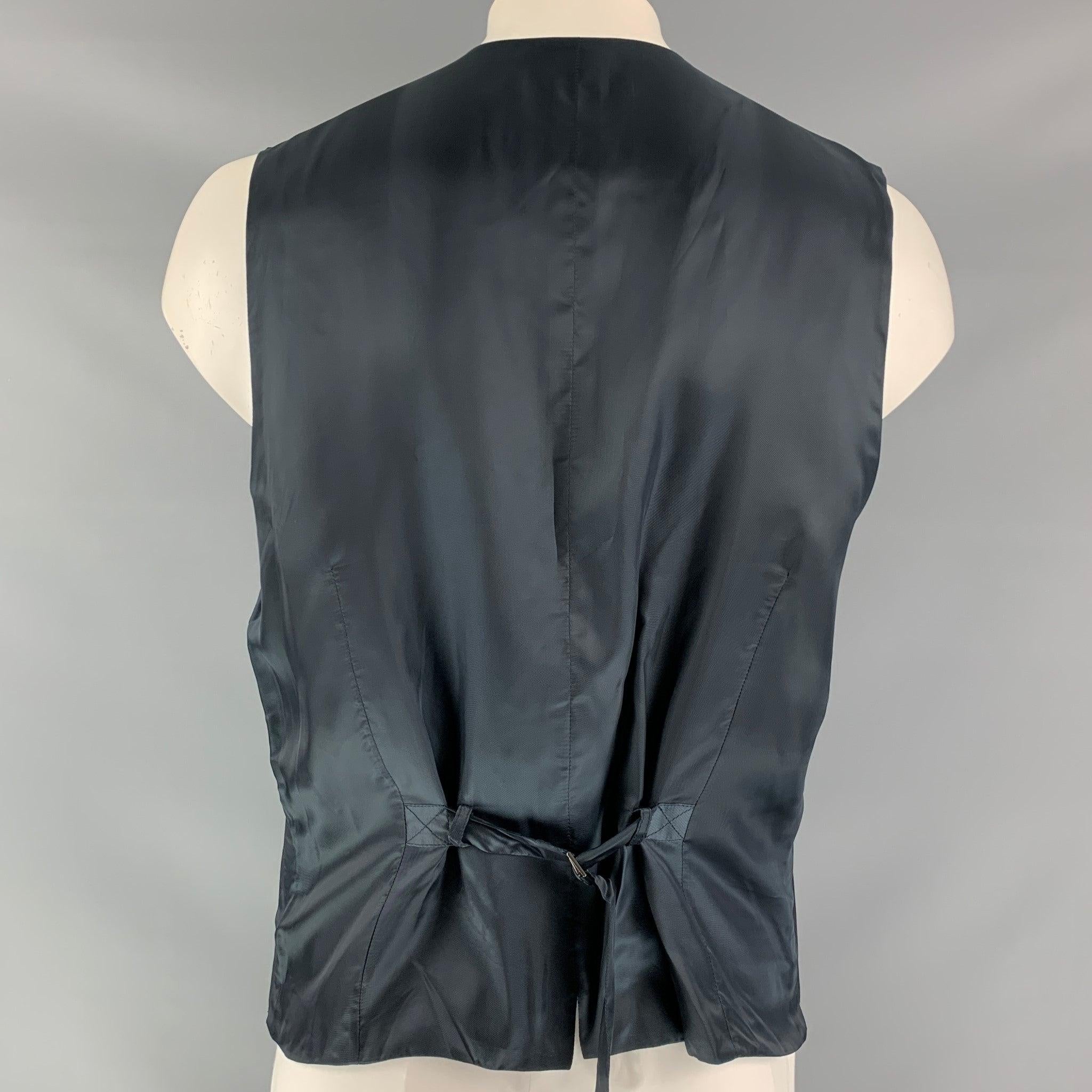DOLCE & GABBANA Size 46 Solid Wool &  Mohair Buttoned Navy Vest In Excellent Condition For Sale In San Francisco, CA