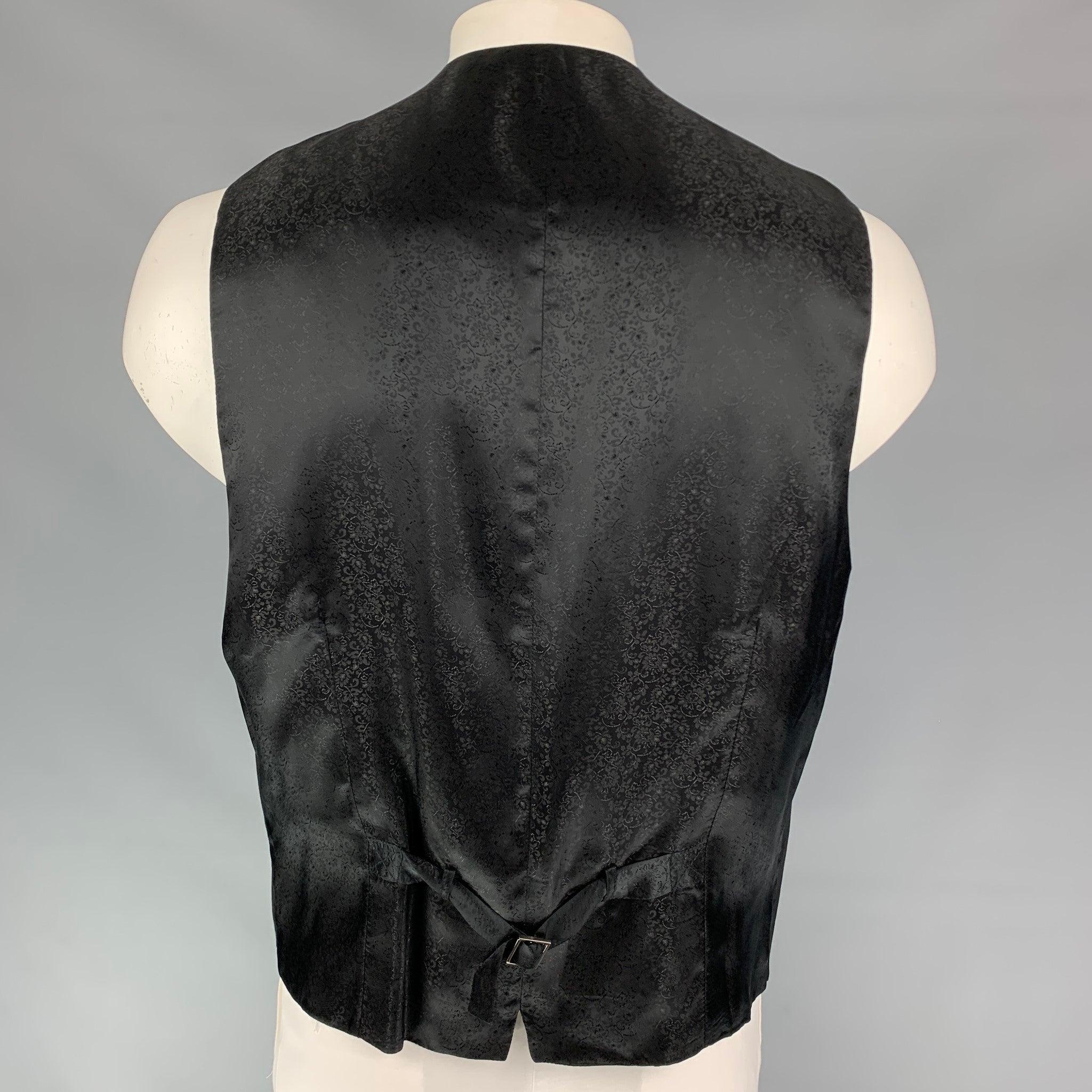 DOLCE & GABBANA Size 48 Black Wool Blend Buttoned Vest In Good Condition For Sale In San Francisco, CA