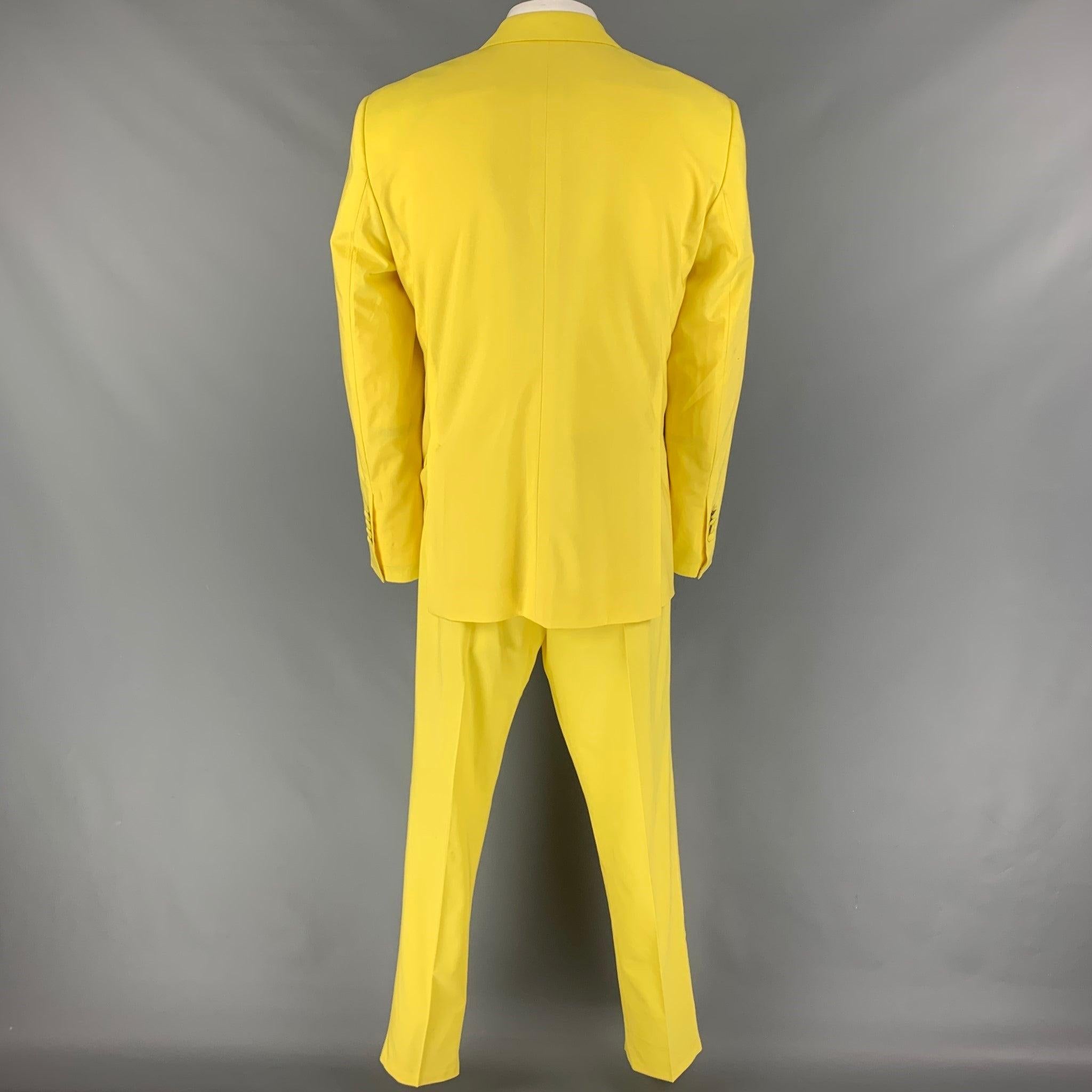 DOLCE & GABBANA Size 48 Yellow Wool Peak Lapel Suit In Good Condition For Sale In San Francisco, CA