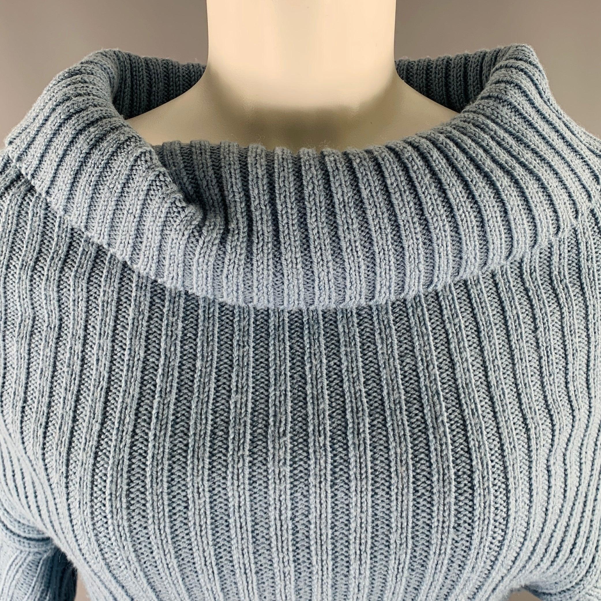 DOLCE & GABBANA sweater
in a blue virgin wool blend knit featuring a rib knit style, long sleeves, and turtleneck. Made in Italy.Excellent Pre-Owned Condition. 

Marked:   IT 42 

Measurements: 
 
Shoulder: 17 inches Bust: 32 inches Sleeve: 29