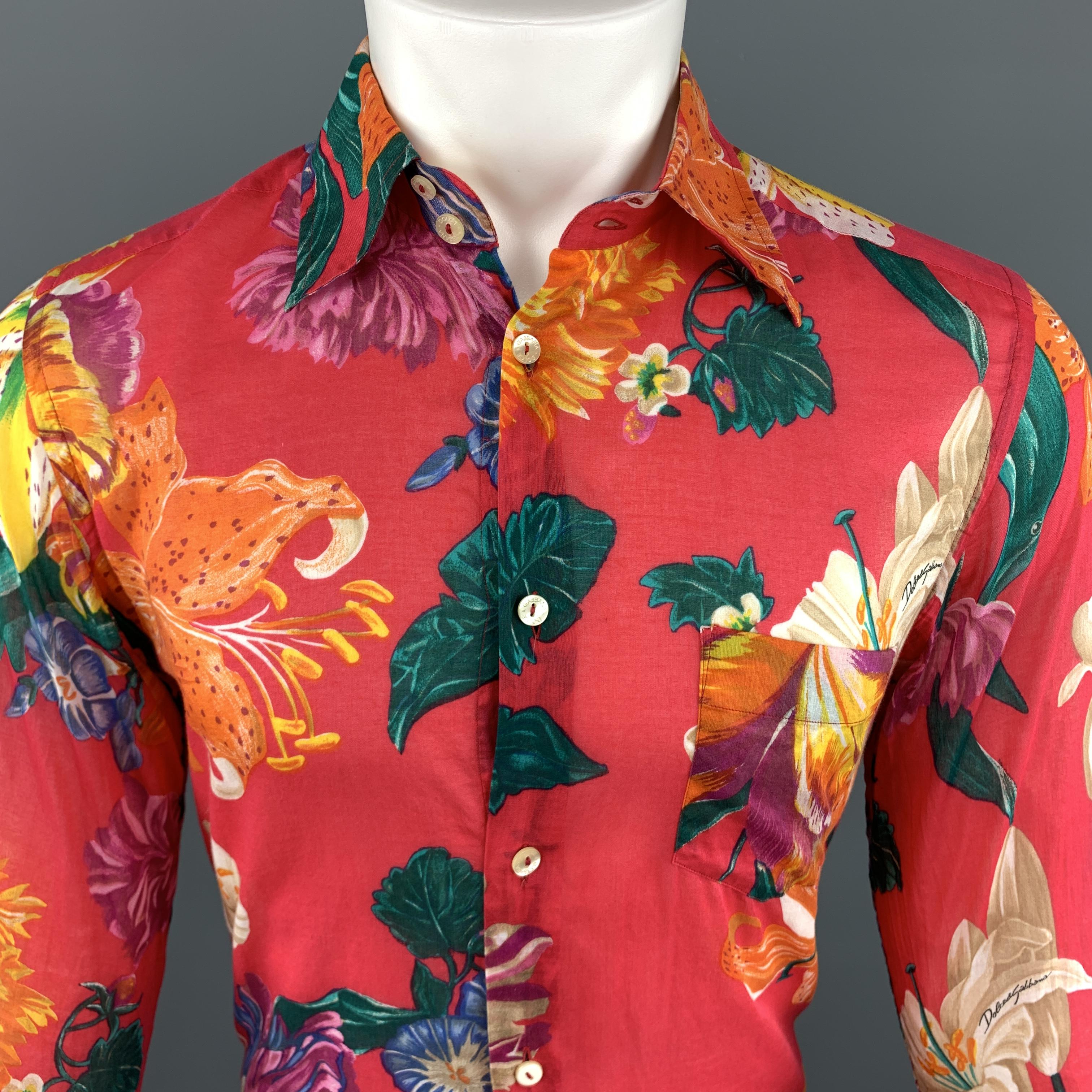 DOLCE & GABBANA Long Sleeve Shirt comes in a fuchsia tone in a floral print light weight cotton material, with a pointed collar, a patch pocket, double buttoned cuffs, button up. Made in Italy.

Excellent Pre-Owned Condition.
Marked: IT