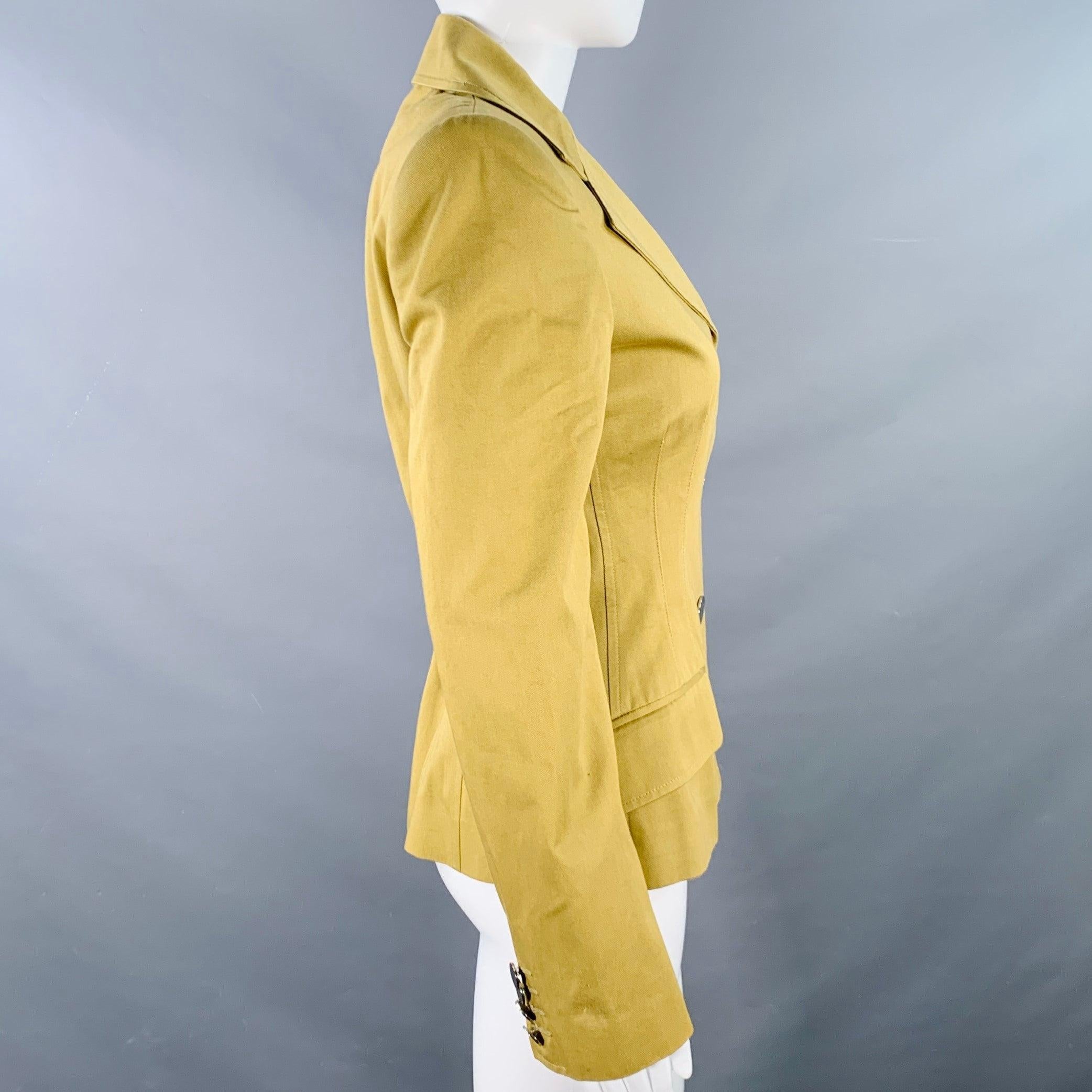 DOLCE & GABBANA blazer
in a khaki cotton twill featuring a notch lapel, two pockets, and button closure. Made in Italy.Very Good Pre-Owned Condition. Minor pilling. 

Marked:   IT 42 

Measurements: 
 
Shoulder: 15 inches Bust: 33 inches Sleeve: 25