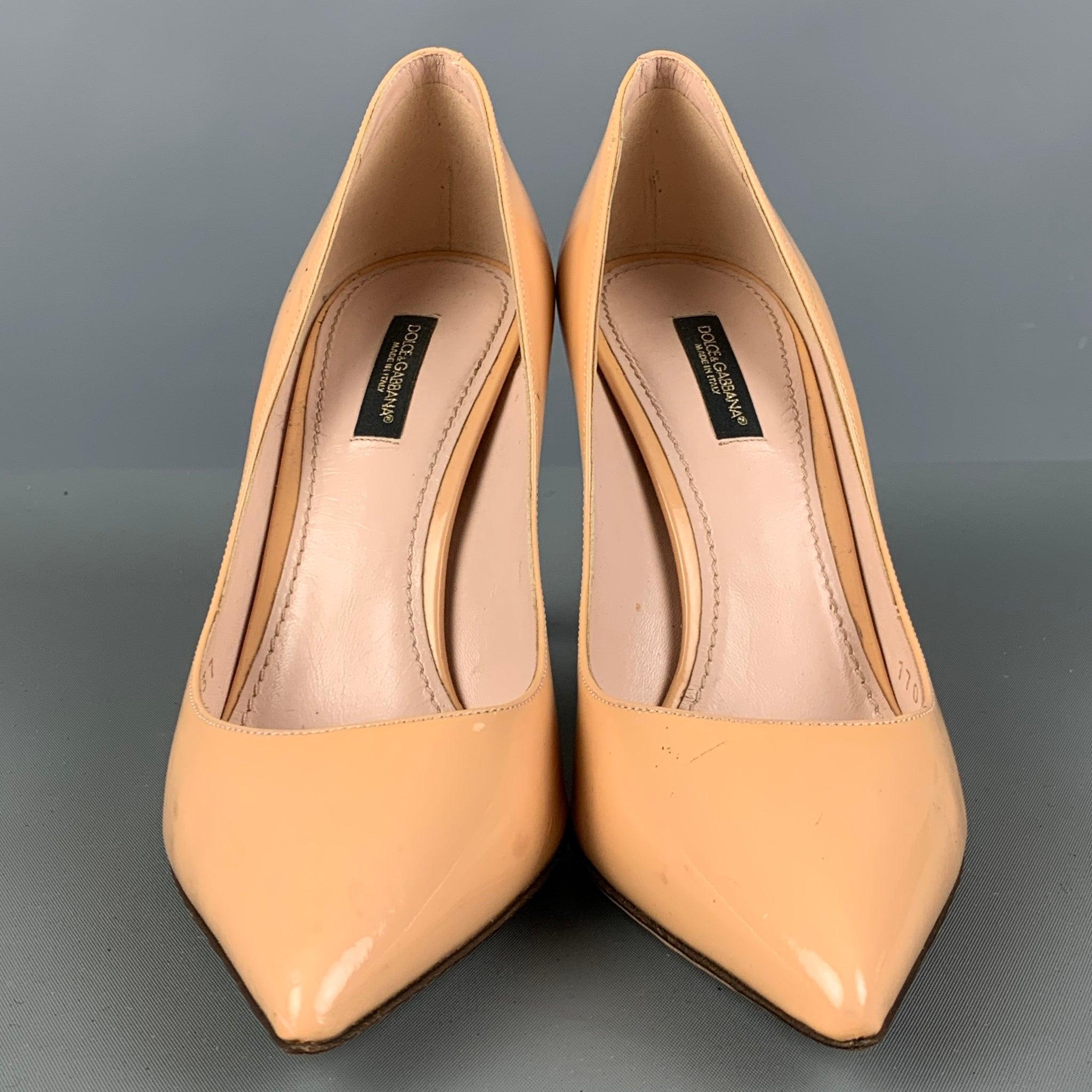 Women's DOLCE & GABBANA Size 7 Beige Patent Leather Pointed Toe Pumps For Sale