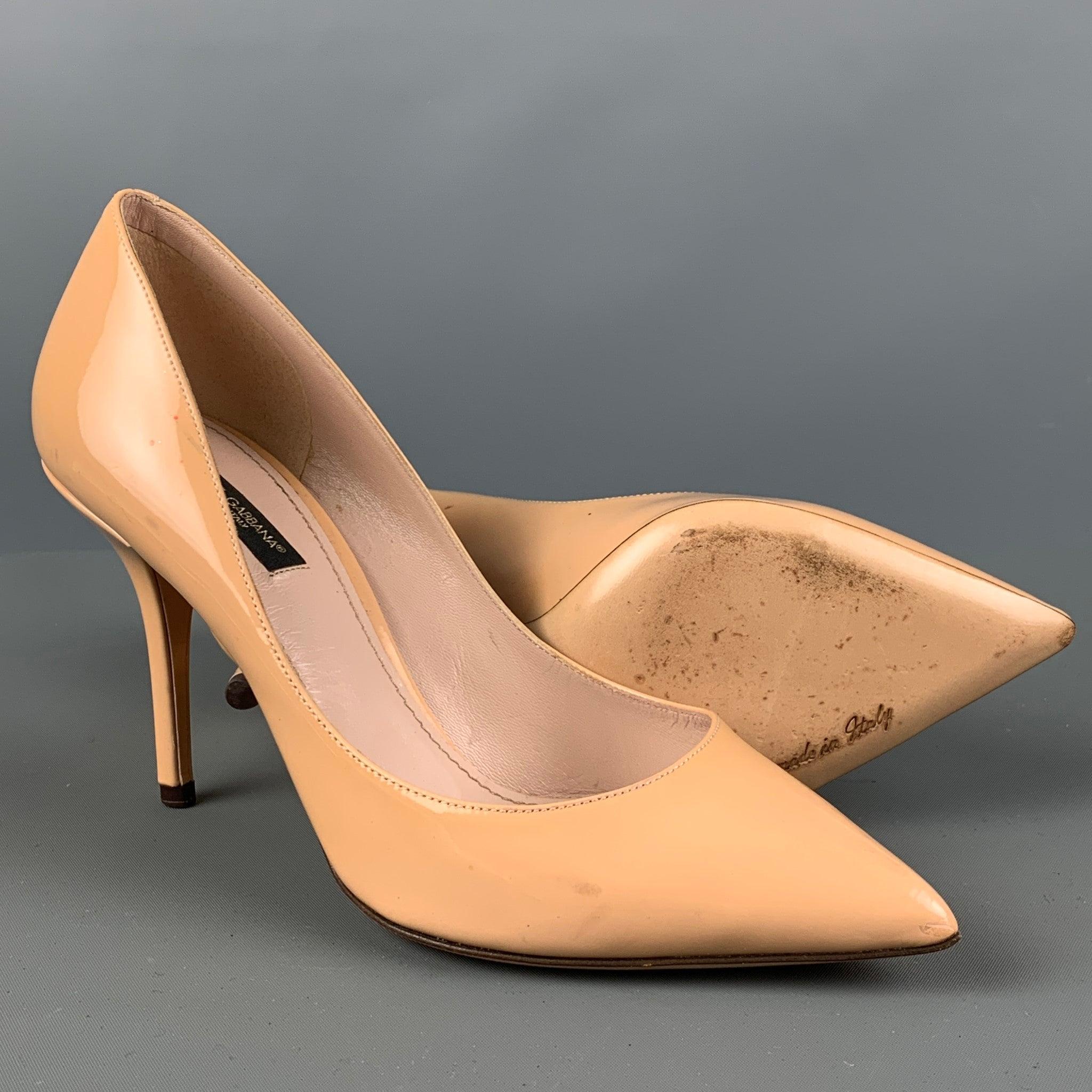 DOLCE & GABBANA Size 7 Beige Patent Leather Pointed Toe Pumps For Sale 1