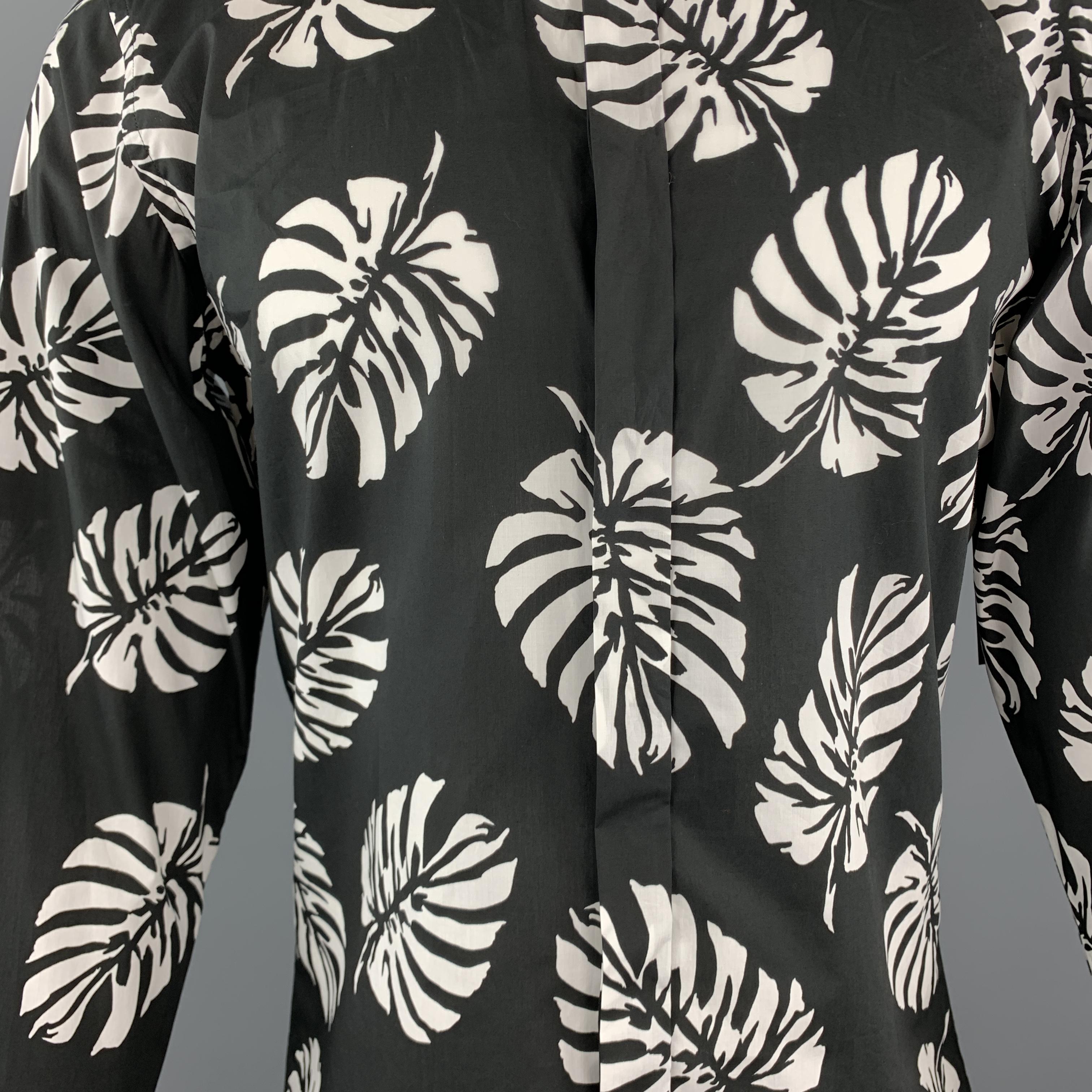 DOLCE & GABBANA shirt comes in black and white palm leaf print cotton with a pointed collar and hidden placket. Made in Italy.

New with Tags. 
Marked: 15 3/4  40

Measurements:

Shoulder: 16 in.
Chest: 42 in.
Sleeve: 27 in.
Length: 31.5 in.