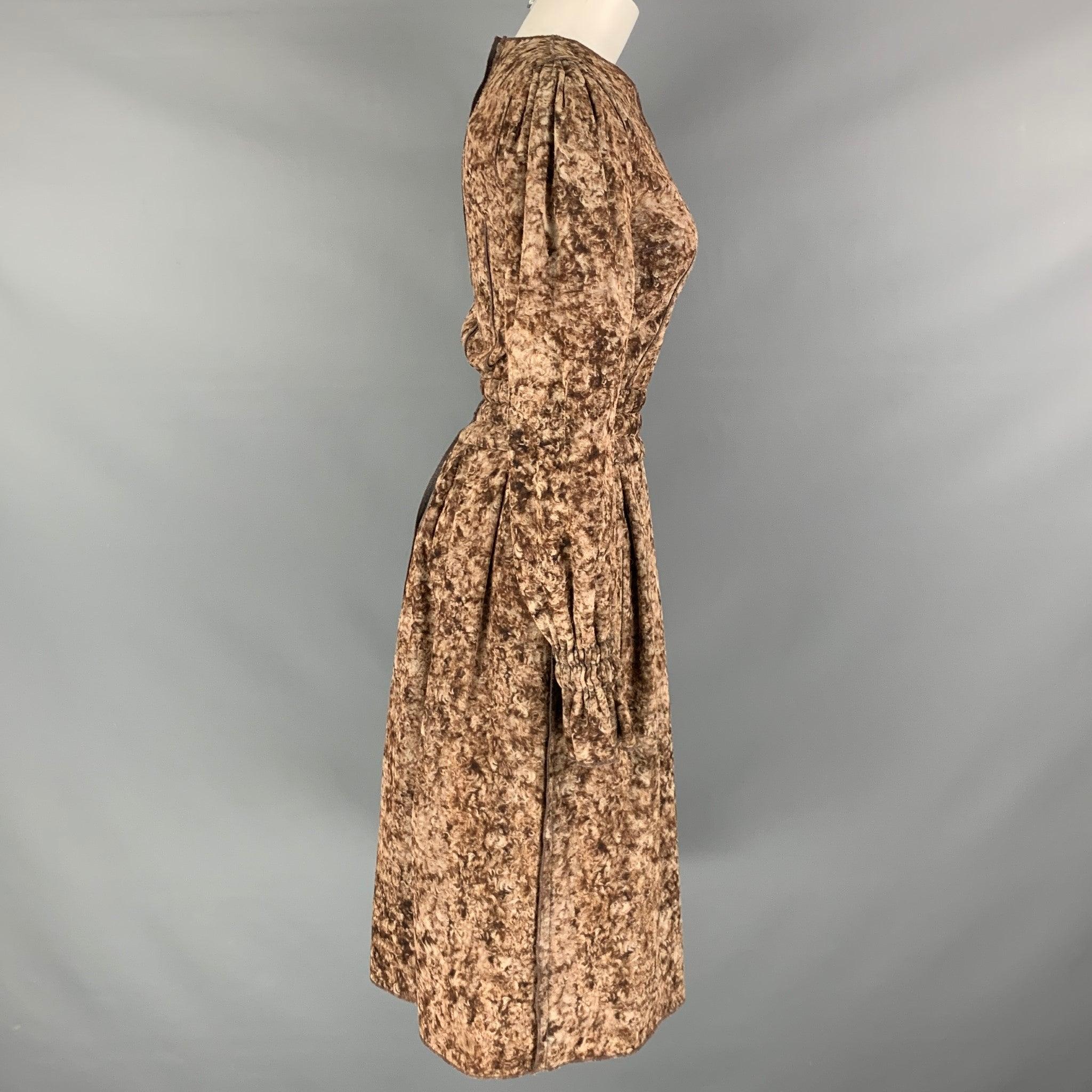 DOLCE & GABBANA dress comes in a brown & beige marble wool woven material featuring long sleeves, side pockets, a-line style, elastic waist and elastic cuffs. Made in Italy. Very Good Pre-Owned Condition. Minor broken stitches st back. 

Marked:  M