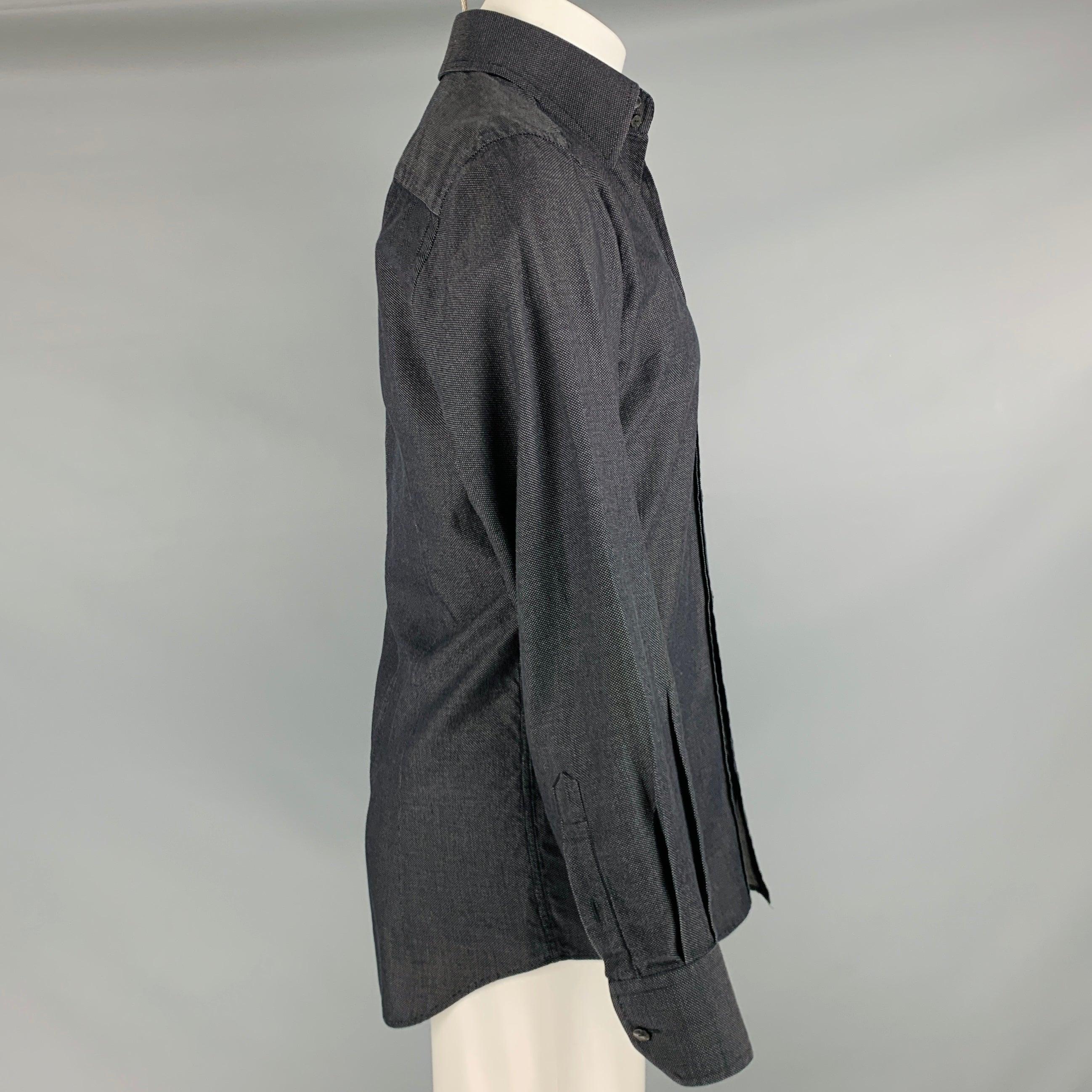 DOLCE & GABBANA long sleeve shirt
in a black cotton fabric featuring a nailhead pattern, spread collar, and button closure. Made in Italy.Very Good Pre-Owned Condition. 

Marked:   15.5/39 

Measurements: 
 
Shoulder: 17 inches Chest: 42 inches