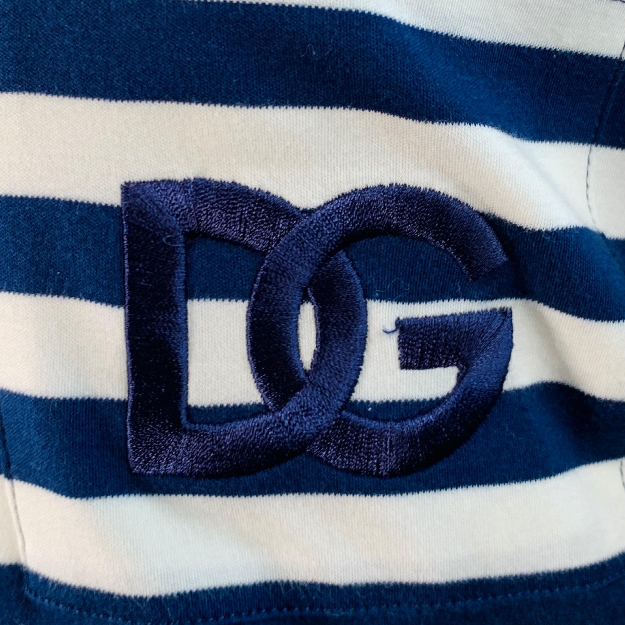 Polo DOLCE & GABBANA
en jersey de algodón azul marino y blanco con estampado de rayas, un bolsillo con el logotipo bordado y cuello abierto.Excelente estado de segunda mano. 

Marcado:   IT 48 

Medidas: 
 
Hombro 18 pulgadas Pecho: 43 pulgadas