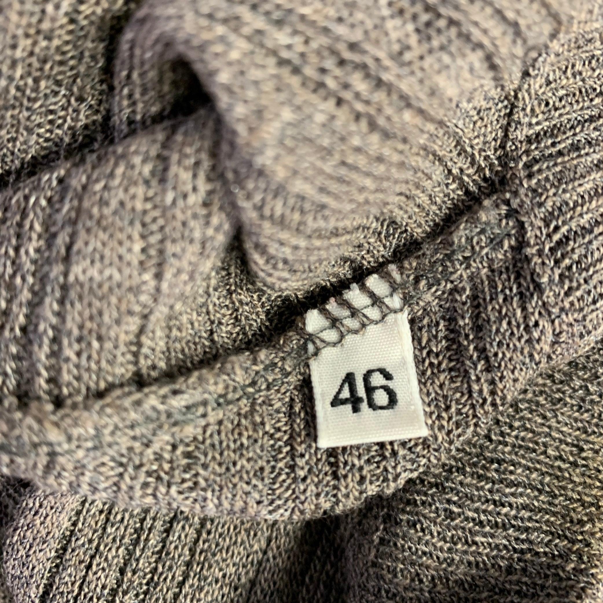Men's DOLCE & GABBANA Size XS Grey Taupe Rib Knit V-Neck Pullover For Sale