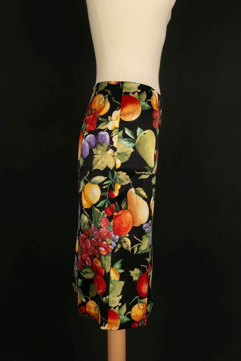 Dolce & Gabbana -(Made in Italy) Jupe en soie imprimée. Taille 38FR.

Informations complémentaires : 
Dimensions : Taille : 38 cm, Hanches : 42 cm, Longueur : 55 cm
Condit : Très bon état.
Numéro de référence du vendeur : FJ49