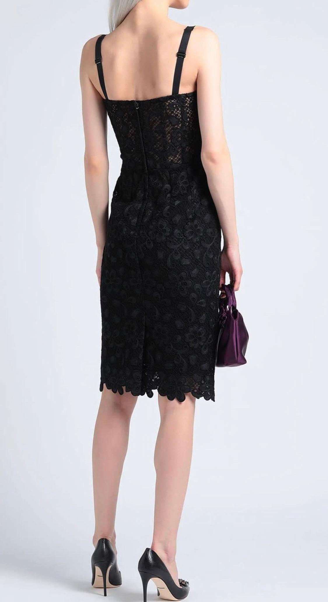 Dolce & Gabbana sleeveless sheath dress is
overlaid in delicate floral lace In New Condition In WELWYN, GB