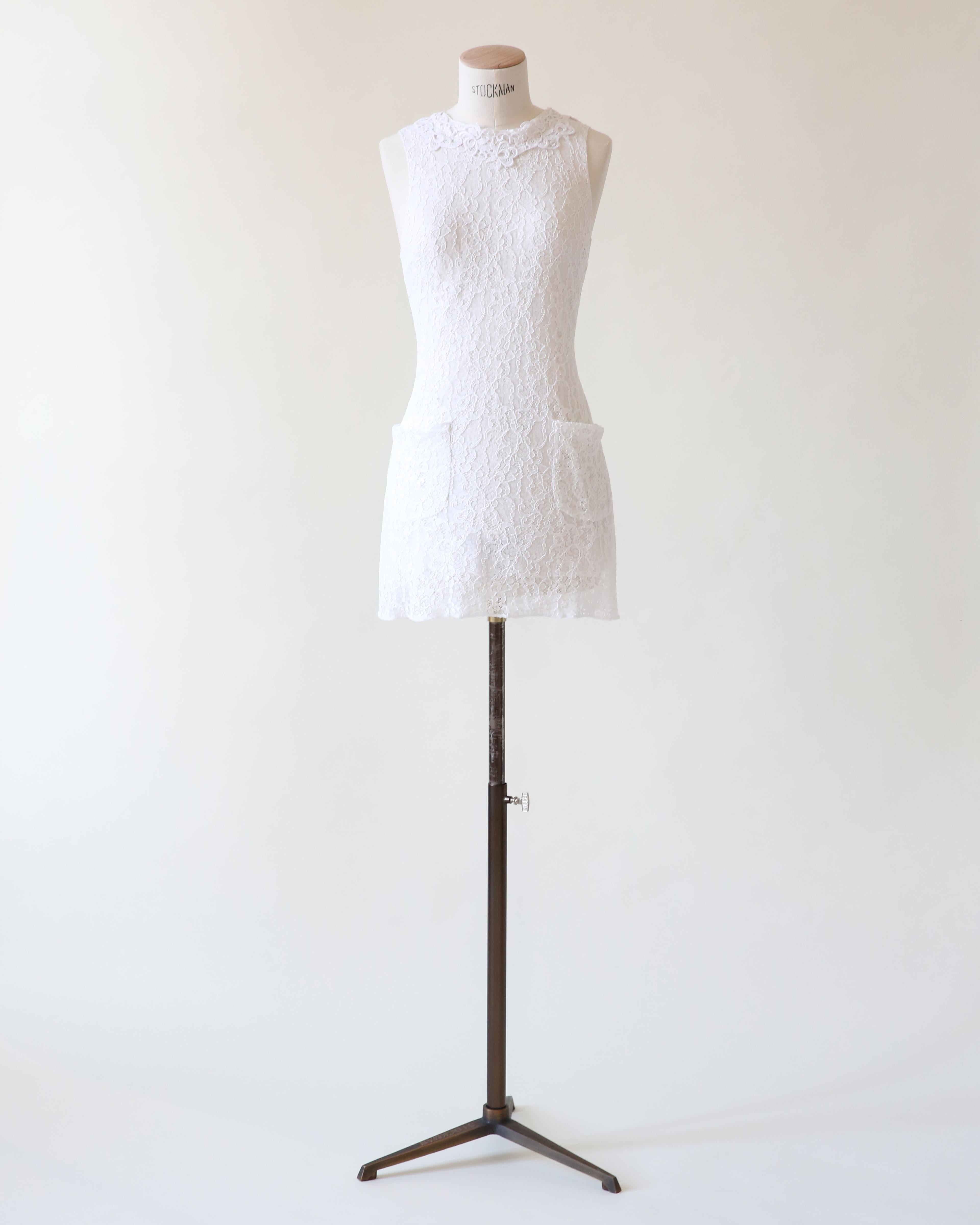 Dolce & Gabbana ärmelloses Minikleid aus weißer Spitze mit Taschen IT 42 Damen im Angebot