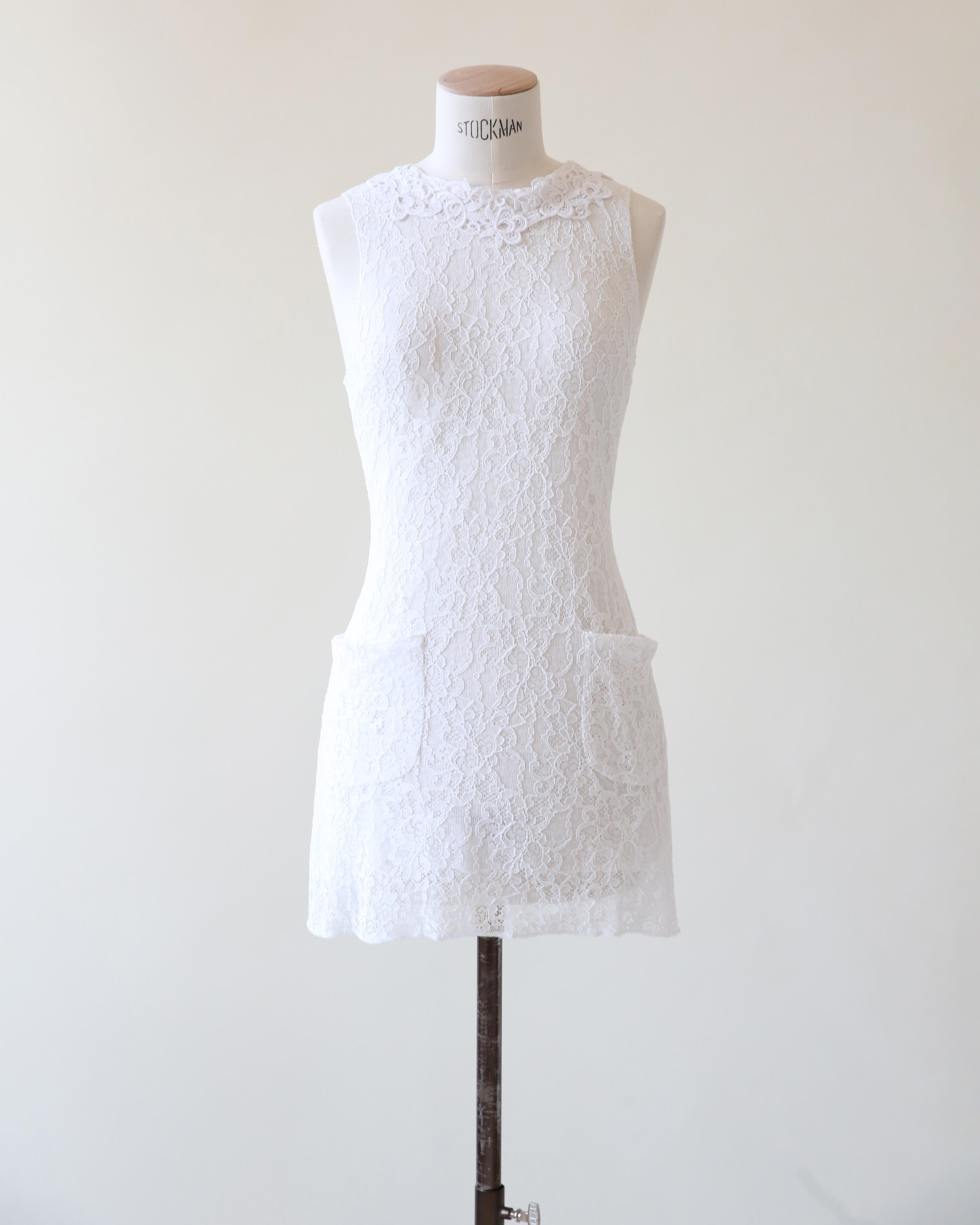 Dolce & Gabbana ärmelloses Minikleid aus weißer Spitze mit Taschen IT 42 im Angebot 2