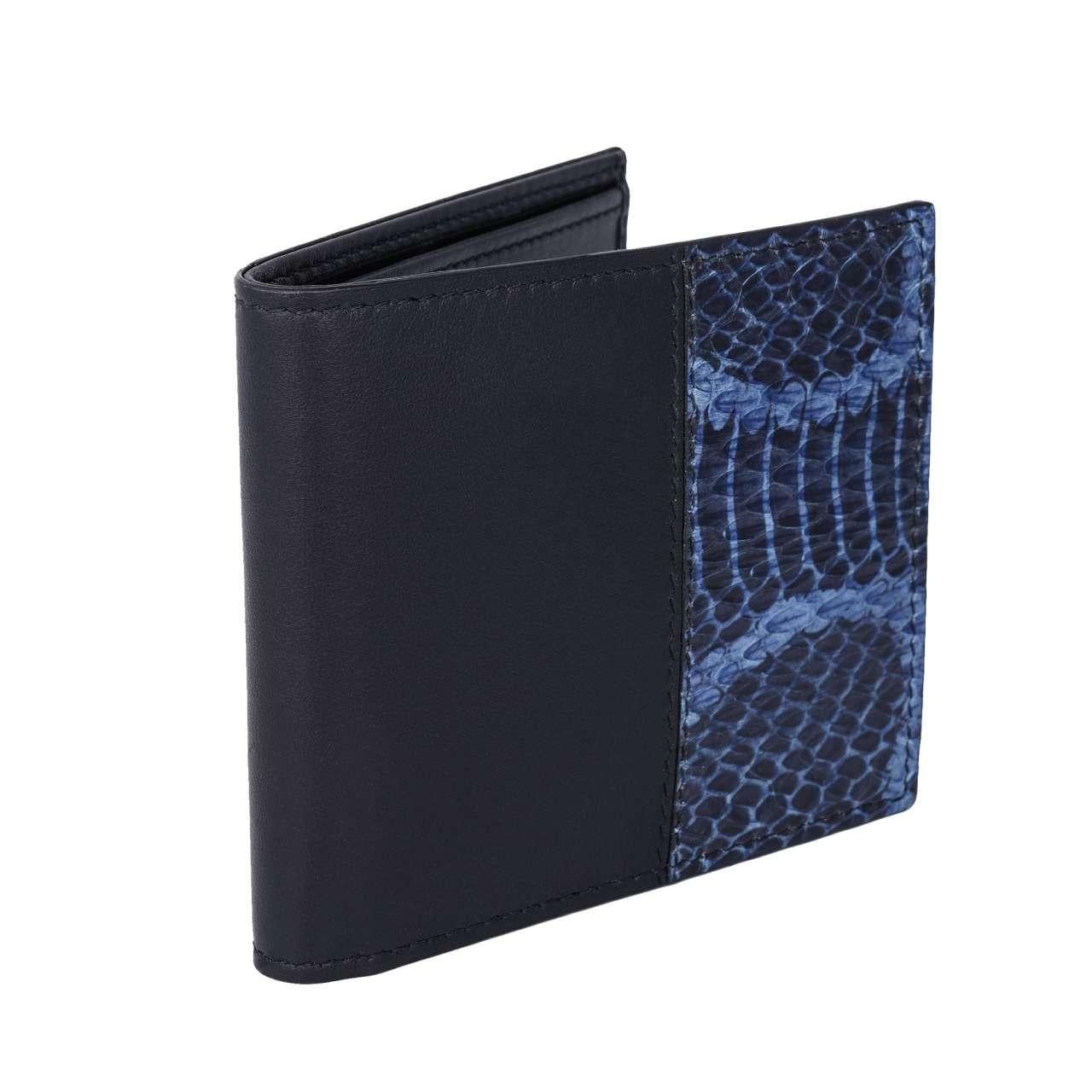 - Snake skin and calf leather wallet with golden logo in black and blue by DOLCE & GABBANA - New with Tag - Former RRP: EUR 275 - MADE IN ITALY - Model: BP1321-AN372-89954 - Material: 70% Calfskin, 30% Snakeskin - DG logo in gold on the back - 1