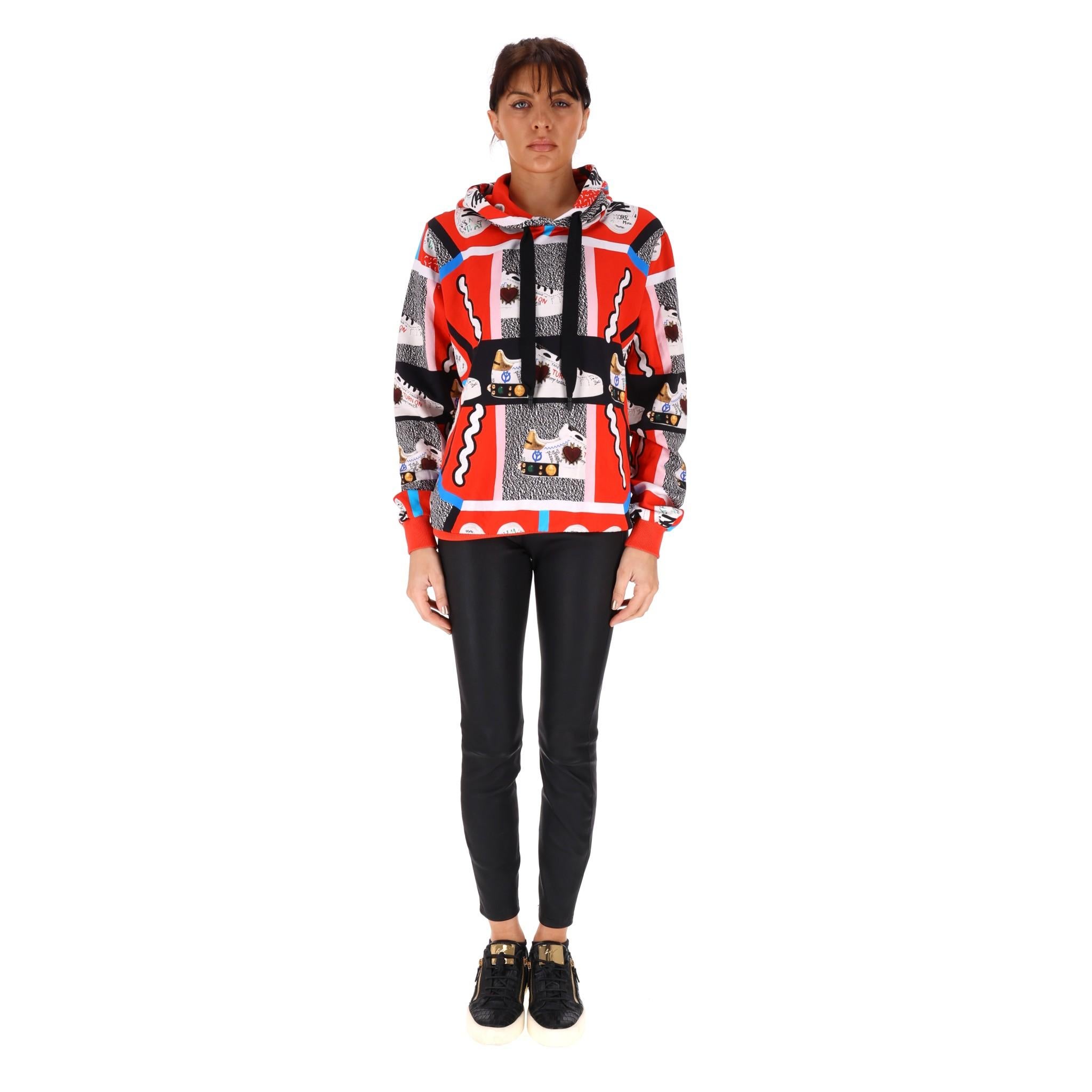 Dolce & Gabbana Sneakers Print Cotton Sweatshirt

Multicoloured hooded sweatshirt crafted from cotton with all-over sneakers print.

Black drawstrings with white 'D&G' signature, ribbed cuffs and hem.

Rrp Approx. £530

Size – 50IT

Condition – Very