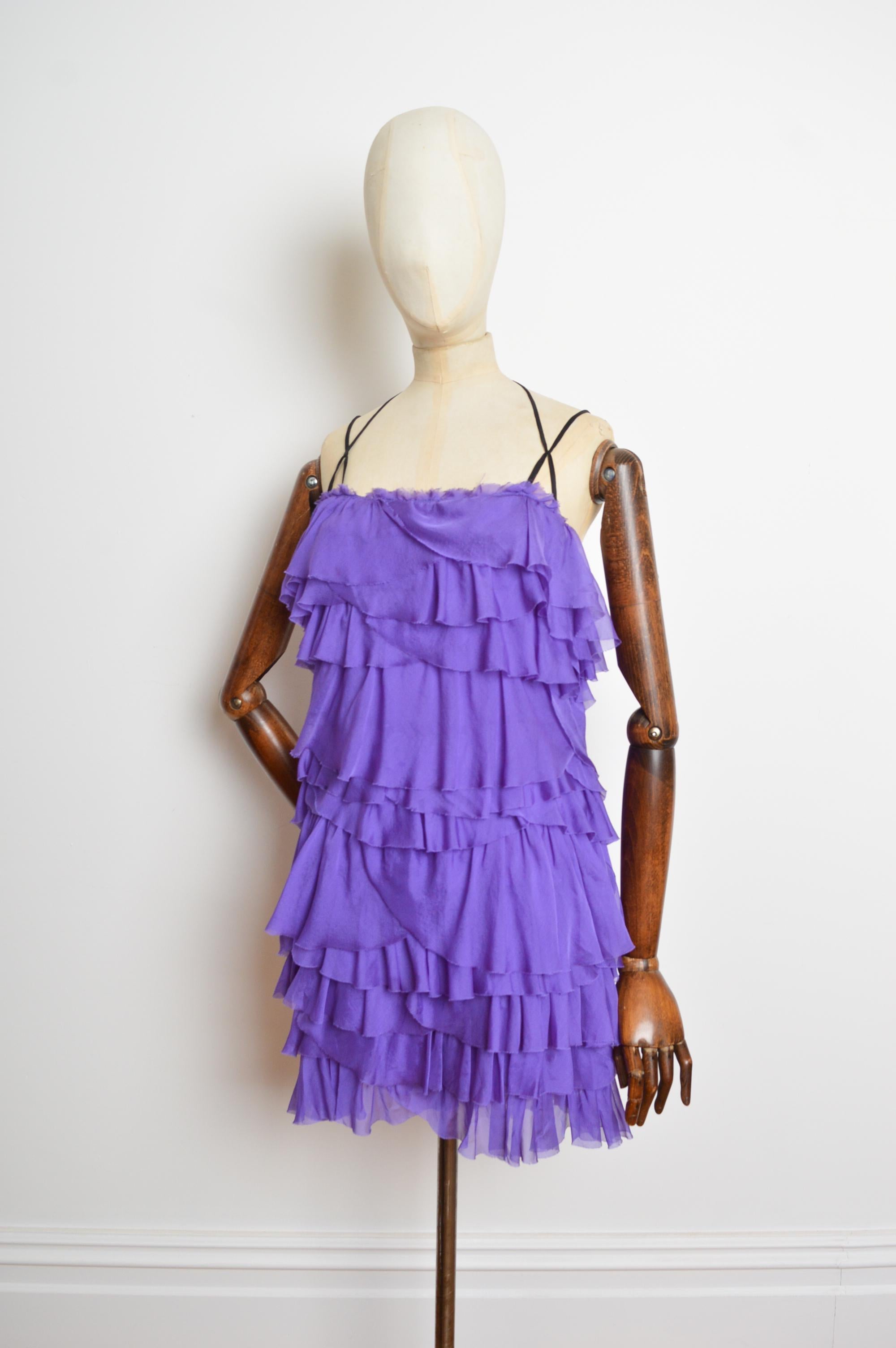 Dolce & Gabbana Frühjahr 2005 Lila Träger-Minikleid aus reiner Seide mit Rüschen im Angebot 10