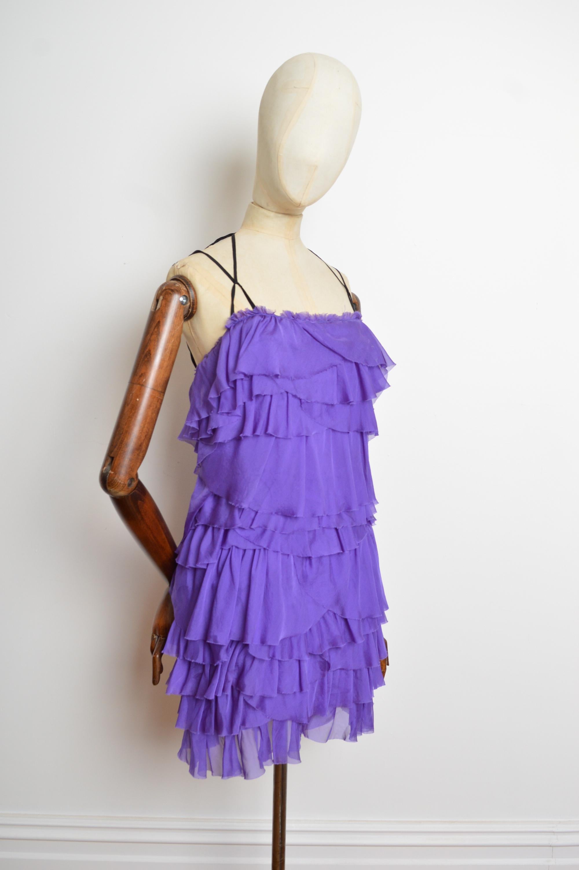 Dolce & Gabbana Frühjahr 2005 Lila Träger-Minikleid aus reiner Seide mit Rüschen (Violett) im Angebot