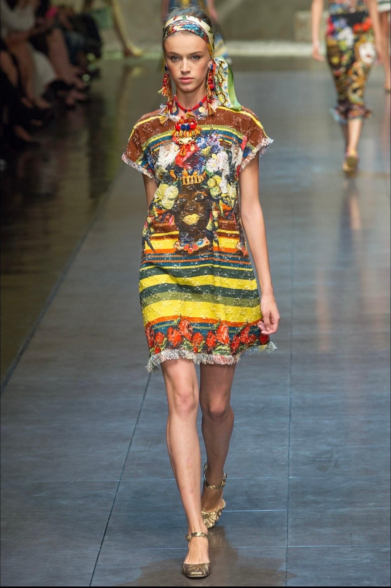 Robe Testa Di Moro mauresque sicilienne du défilé Dolce & Gabbana printemps 2013 taille 36 en vente 2