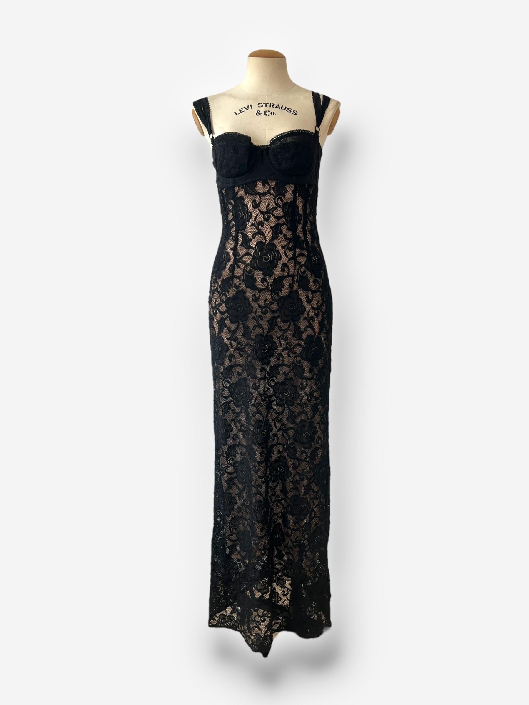 Dolce & Gabbana Frühjahr/Sommer 1997 Schwarzes Maxikleid aus Spitze im Angebot 6