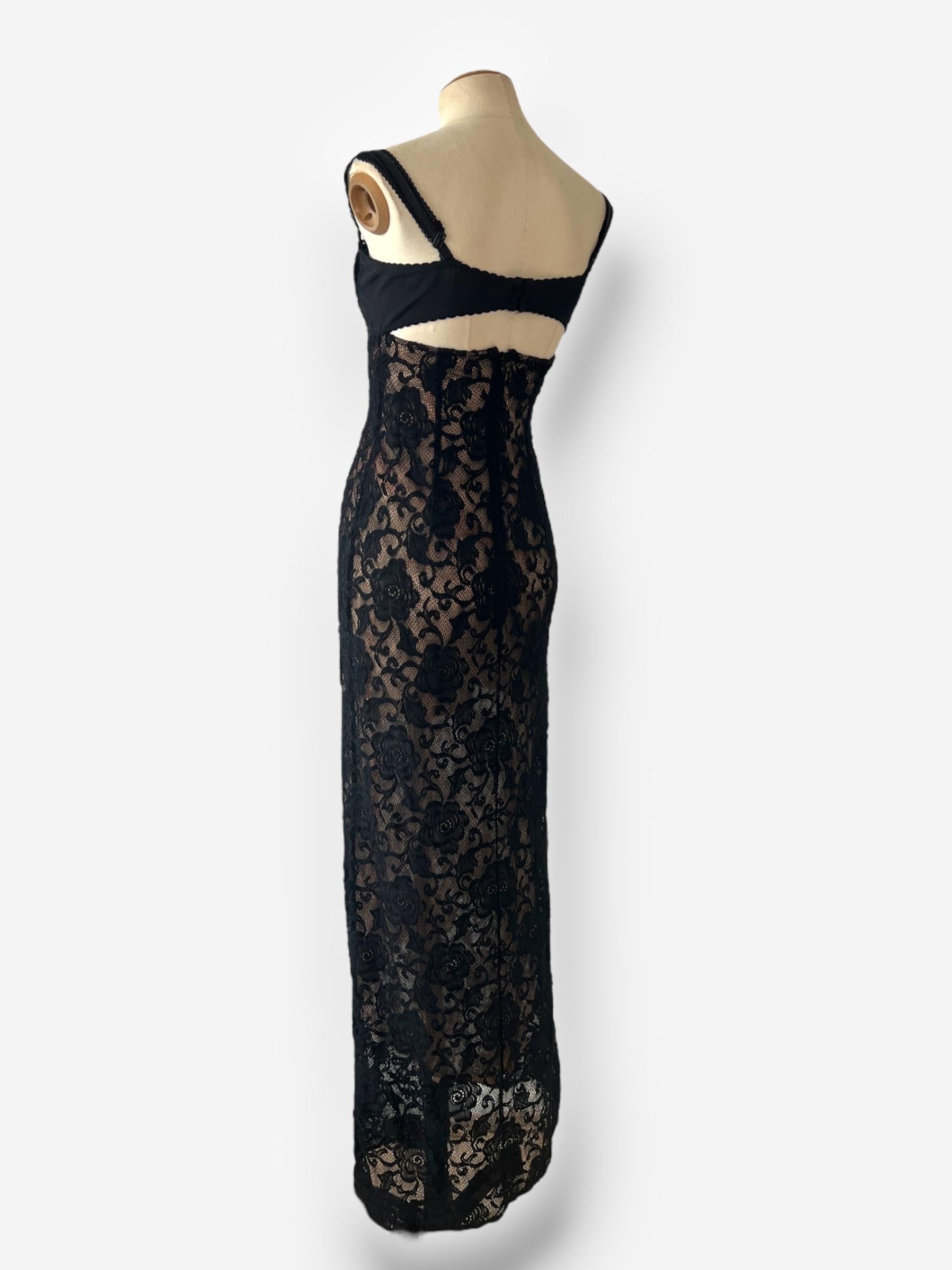 Dolce & Gabbana Frühjahr/Sommer 1997 Schwarzes Maxikleid aus Spitze im Angebot 5