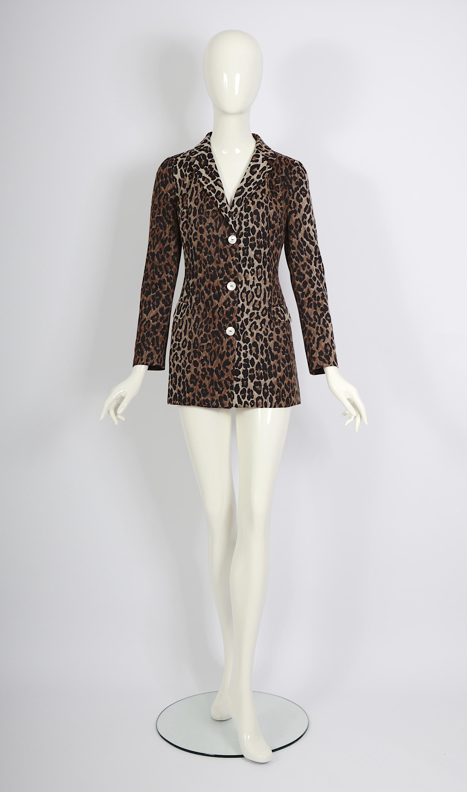 Dolce & Gabbana spring summer 1997 runway nylon leopard print jacket In Excellent Condition For Sale In Antwerpen, Vlaams Gewest