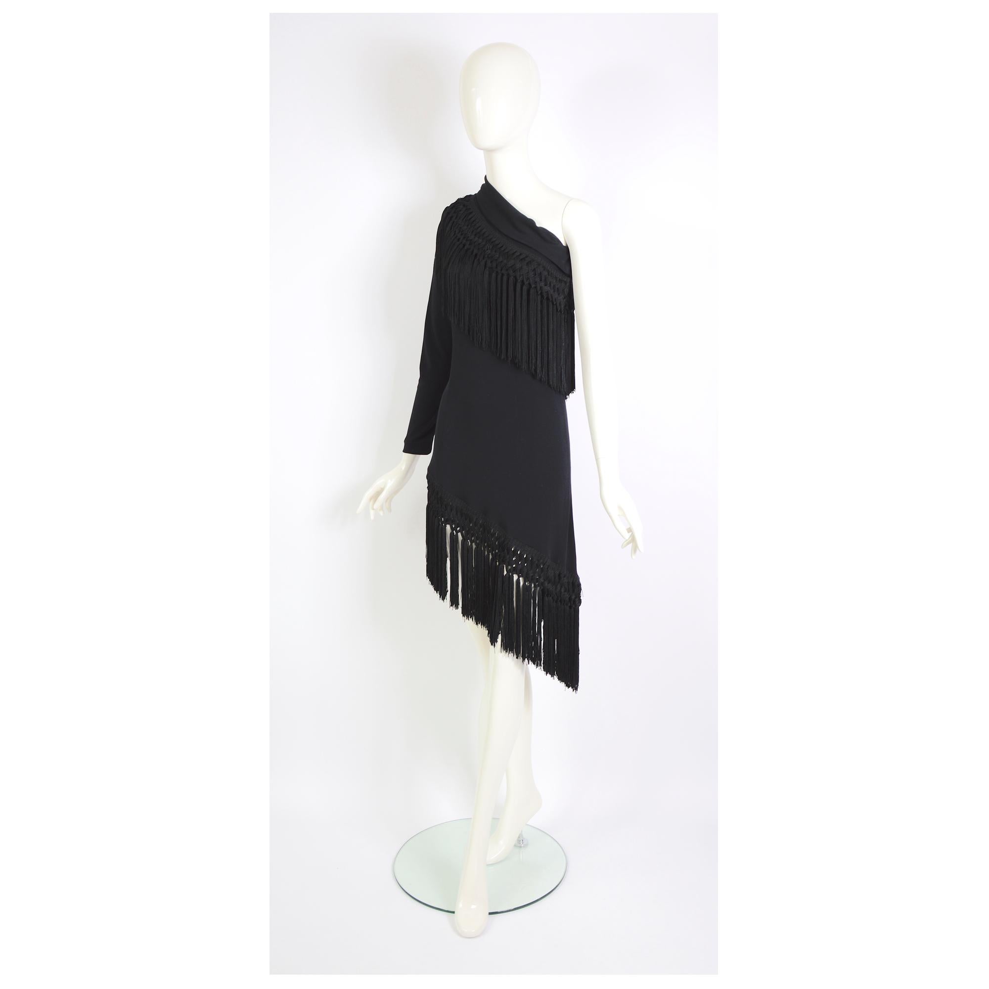 Noir Dolce & Gabbana printemps été 2015 une manche en jersey noir et pompon...  robe  en vente