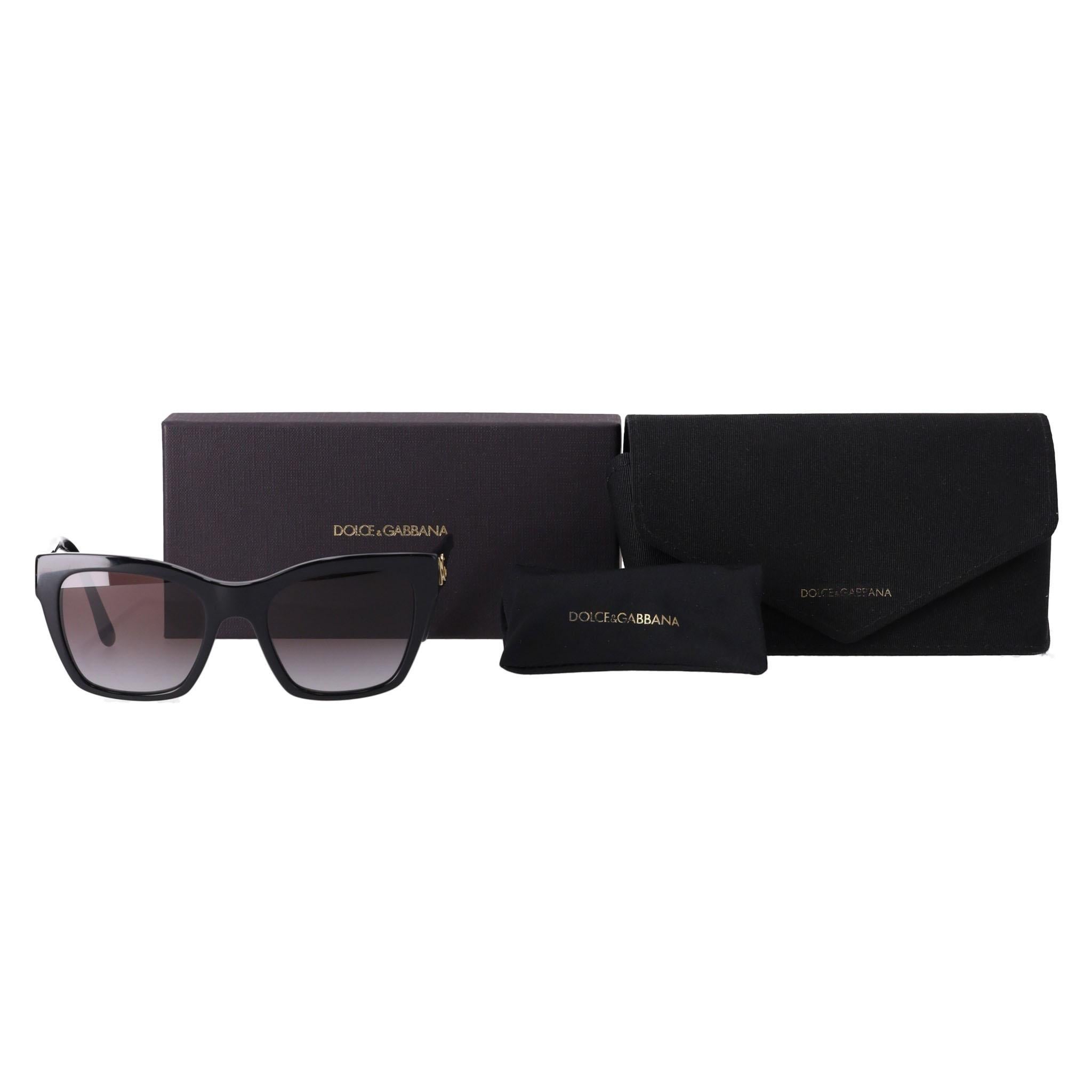 Dolce & Gabbana Square Frame Sunglass

Black frame with grey gradient lenses, featuring ‘DG’ gold logos to either side of the wide arms.

Size – One Size

Condition – Good (Some marks to the lenses, minor scratches to the side and near
