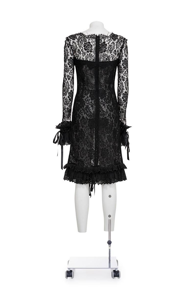 Spring Summer 2006 rare and iconic lace long sleeve dress by Dolce & Gabbana.
Silk satin trims at sides.
Cotton sangallo frills and satin ribbons.
Silk lining.
Zip at the back.
The composition tag is missing, seems to be made of nylon.