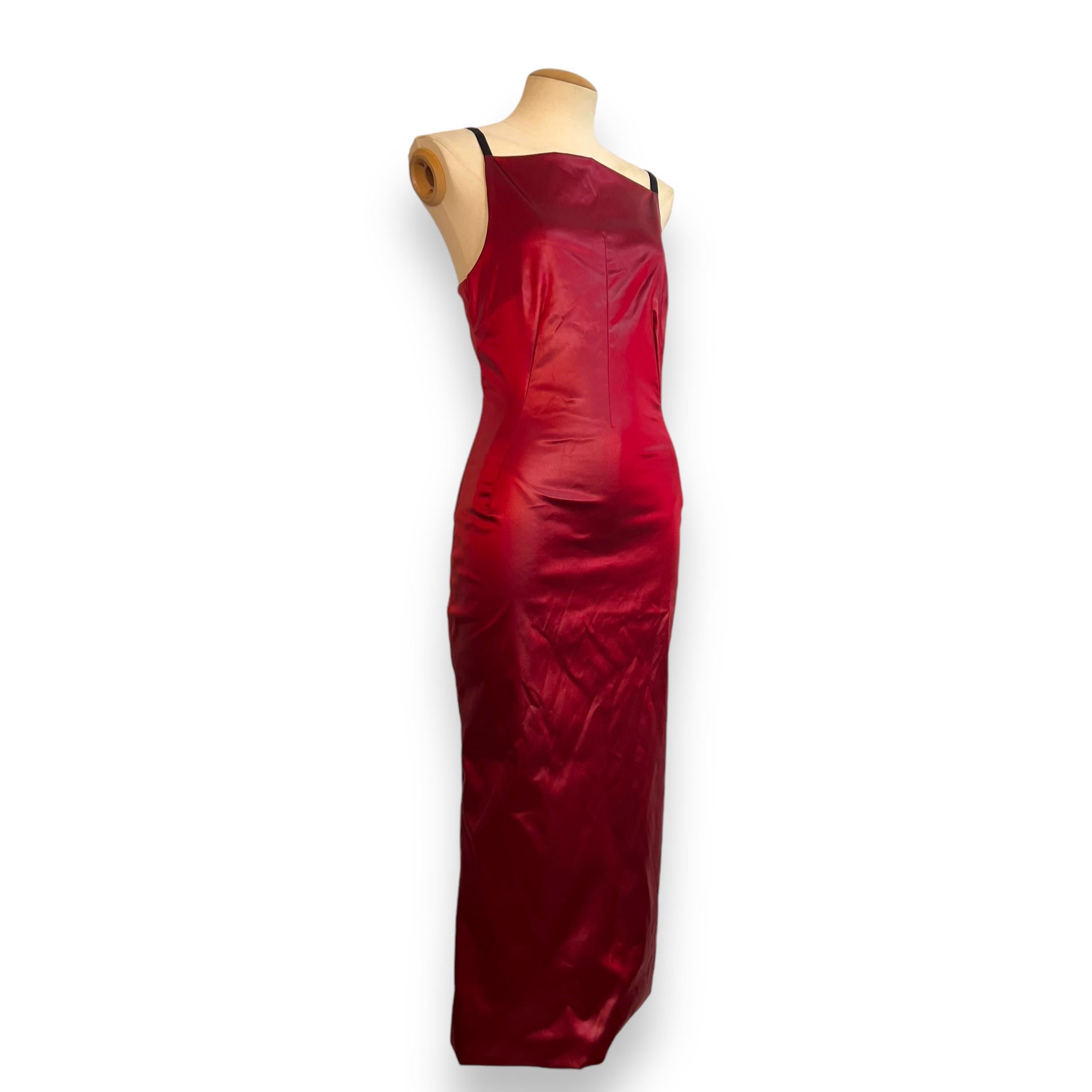 Dolce & Gabbana SS 1999  Wet look/ Vinyl Effect bodycon Dress

Piece Description: This striking Dolce & Gabbana dress from the Spring/Summer 1999 collection is an unforgettable piece, featuring a high-gloss vinyl effect that creates a dramatic,