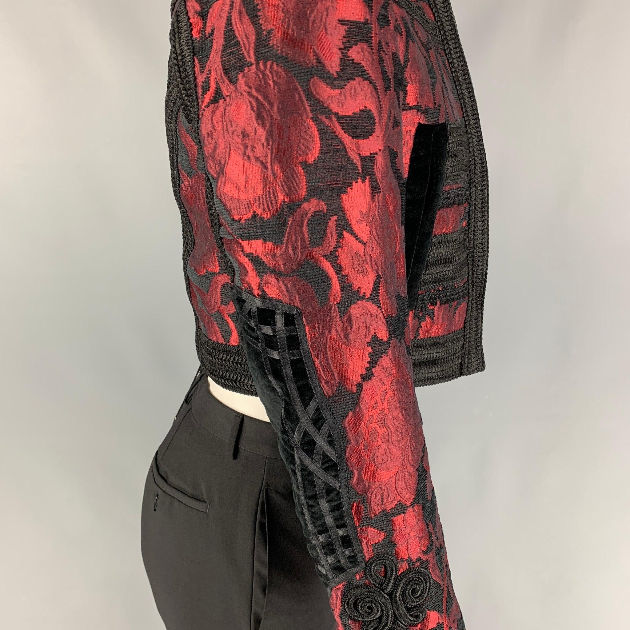 DOLCE & GABBANA SS 2015 Size 36 Red Brocade Viscose Blend Cropped Vest & Jacket For Sale 1
