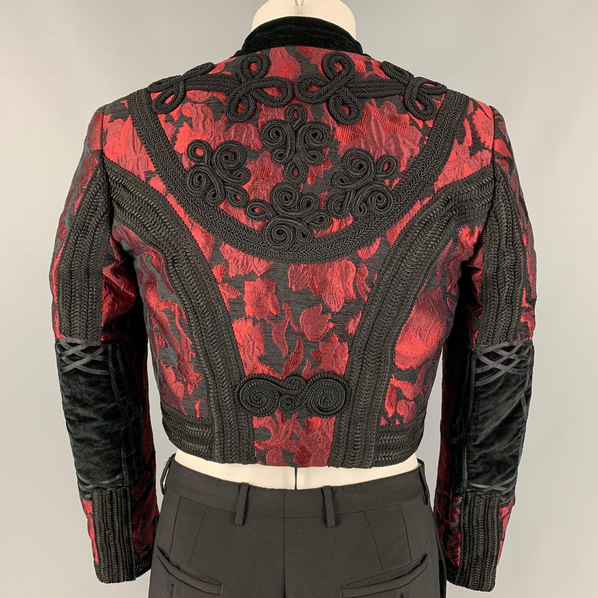 DOLCE & GABBANA SS 2015 Size 36 Red Brocade Viscose Blend Cropped Vest & Jacket For Sale 2