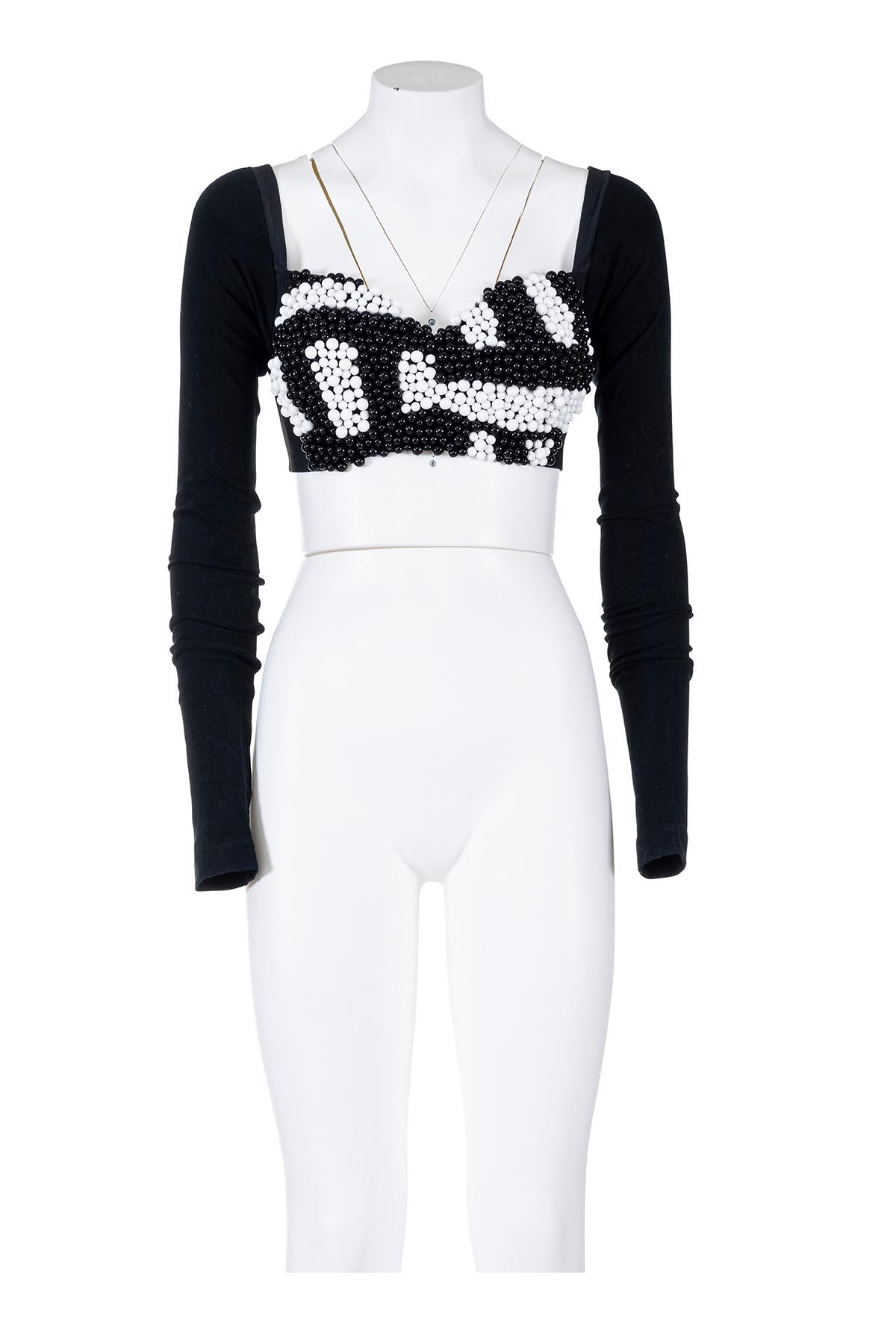 Spring Summer 1991 rare and iconic long sleeve beaded top by Dolce & Gabbana.
Hook closure on the back.
The composition is 88% viscose and 12% elastane.